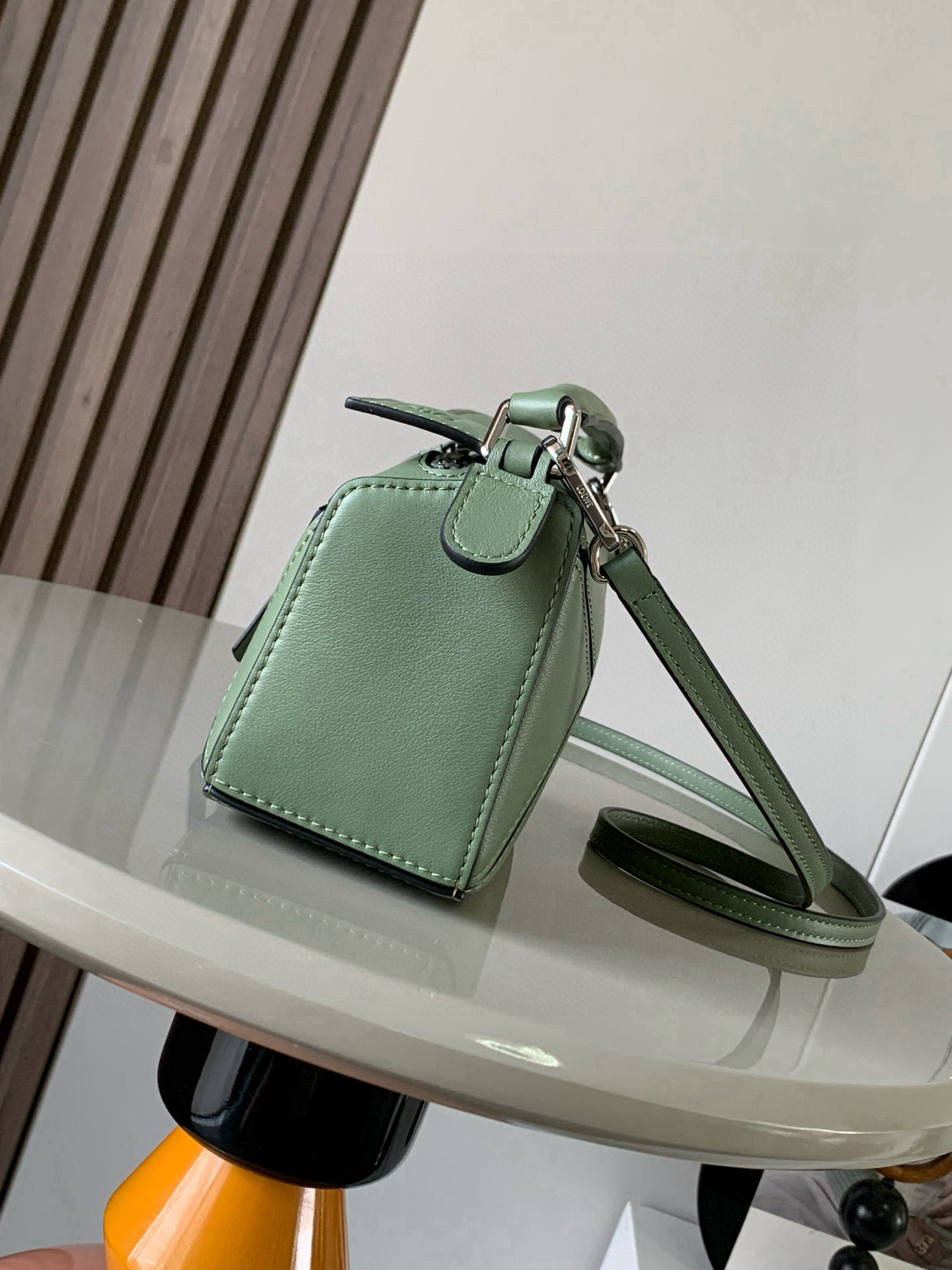 Loewe 限时特价几何包迷你18CM Puzzle手袋是创意总监乔纳森．安德森为