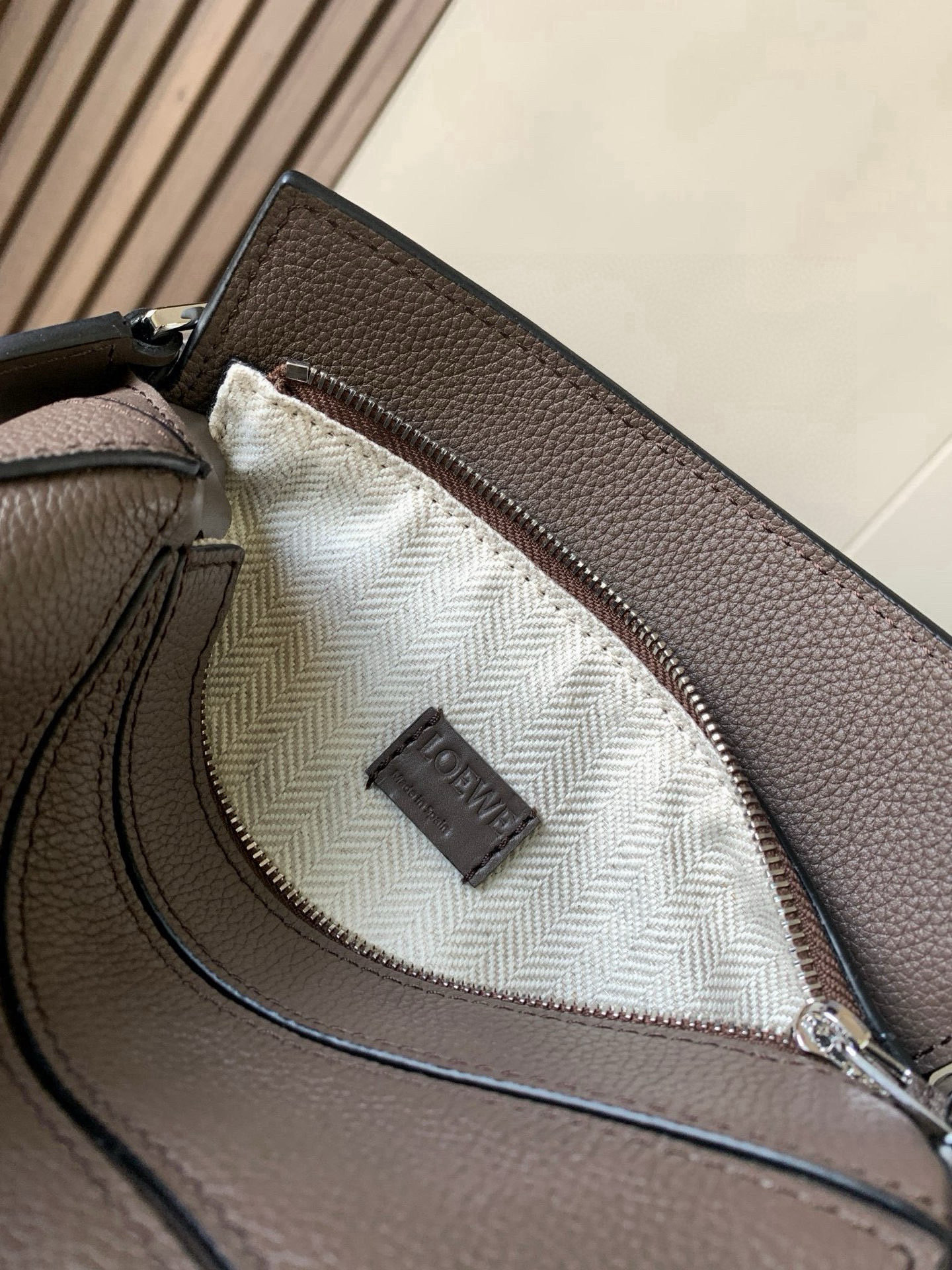 Loewe 限时特价几何包迷你18CM Puzzle手袋是创意总监乔纳森．安德森为