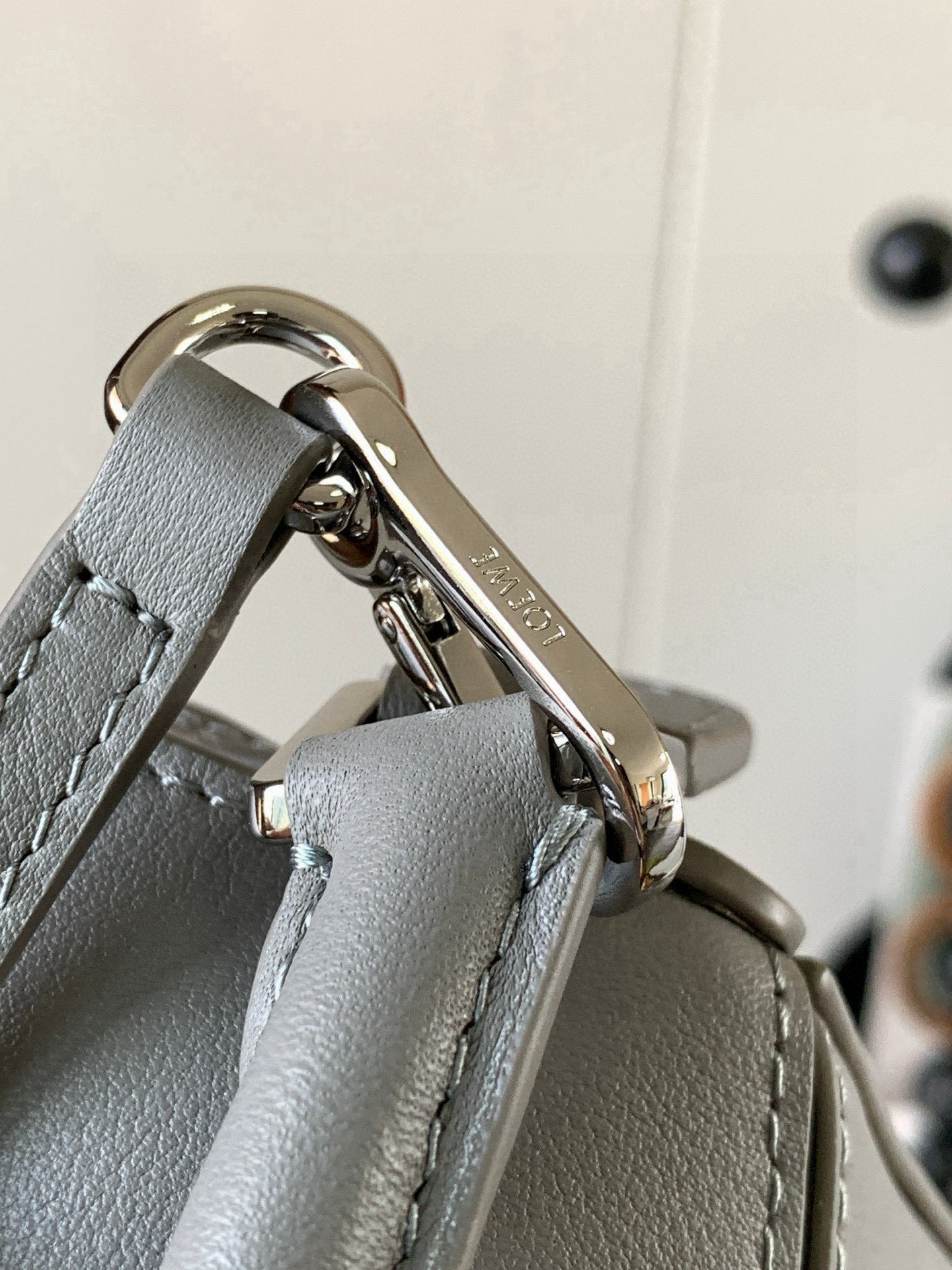 Loewe 限时特价几何包迷你18CM Puzzle手袋是创意总监乔纳森．安德森为