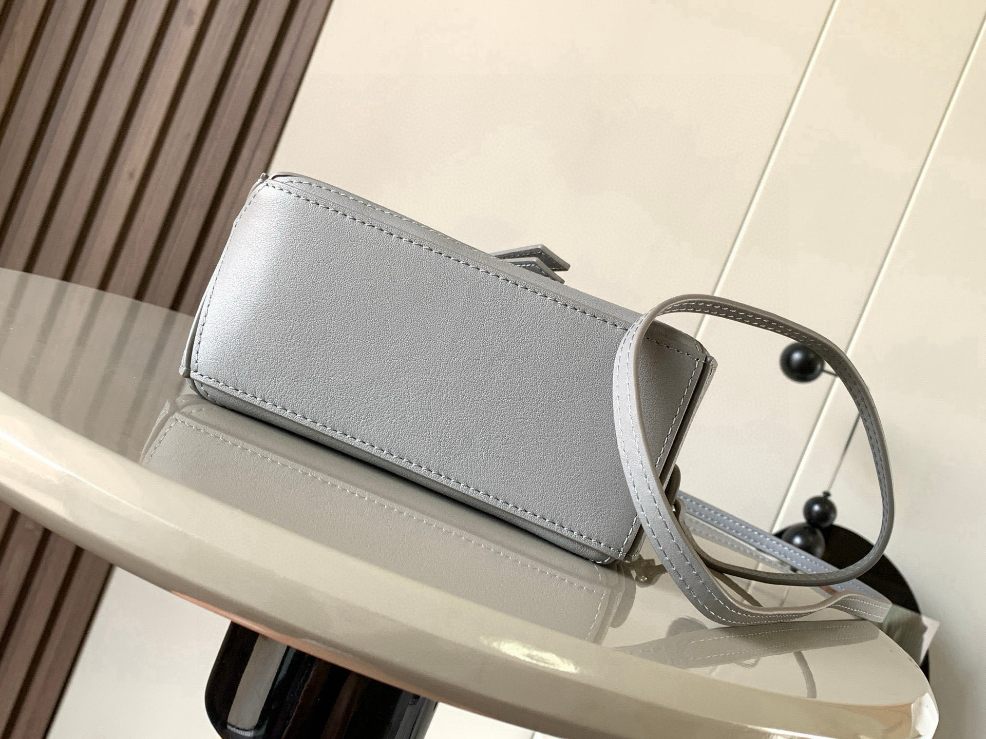 Loewe 限时特价几何包迷你18CM Puzzle手袋是创意总监乔纳森．安德森为