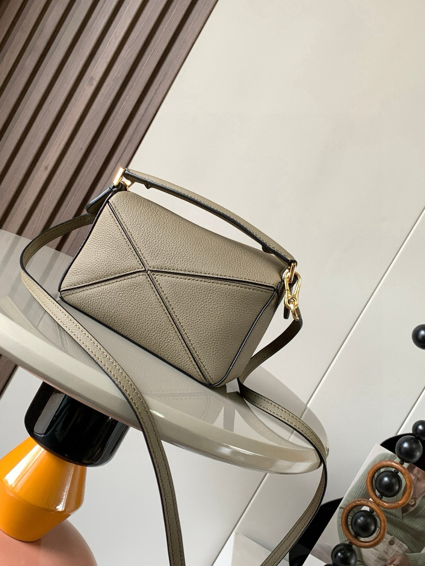 Loewe 限时特价几何包迷你18CM Puzzle手袋是创意总监乔纳森．安德森为