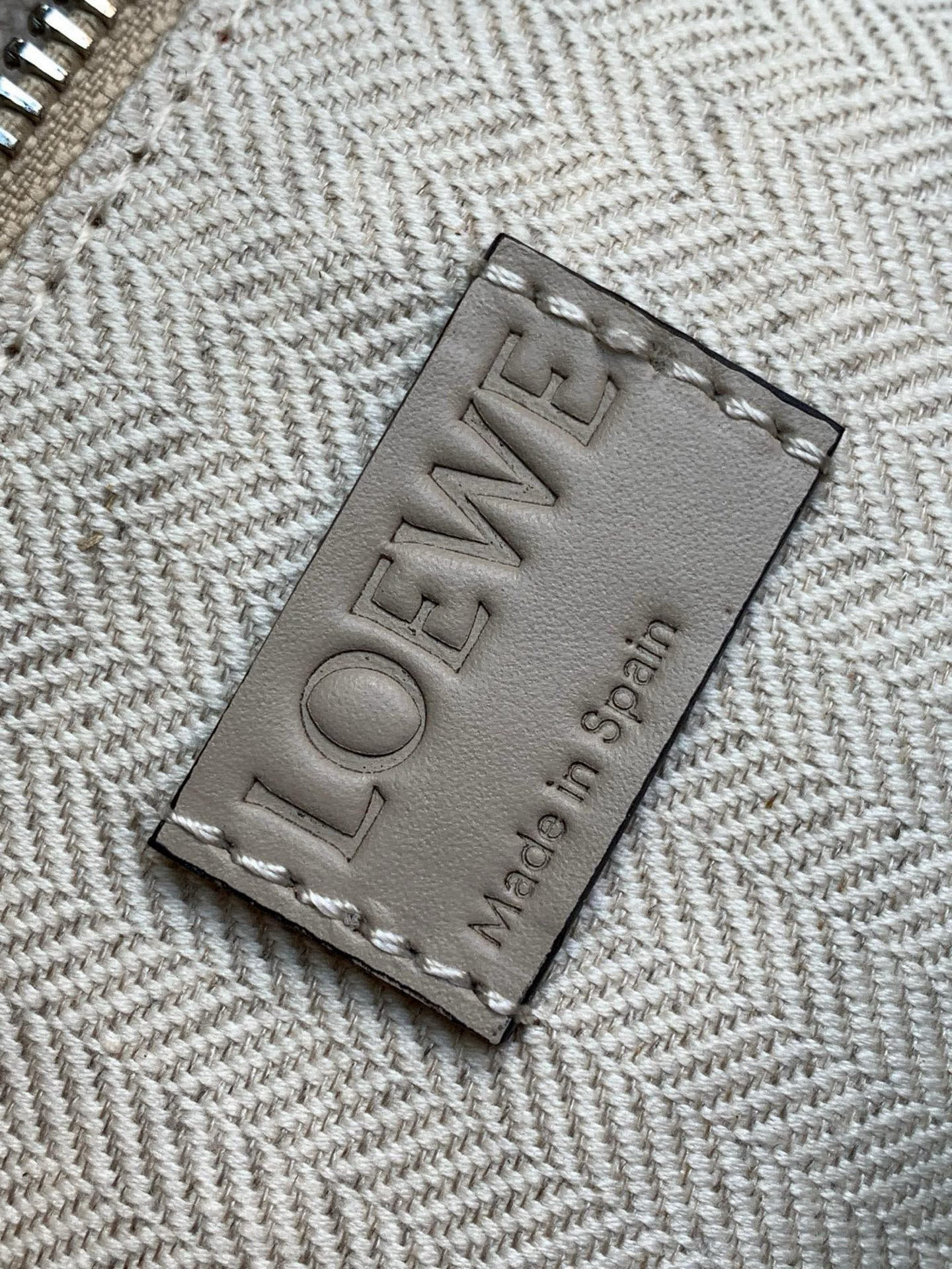 Loewe 限时特价几何包24CMPuzzle手袋