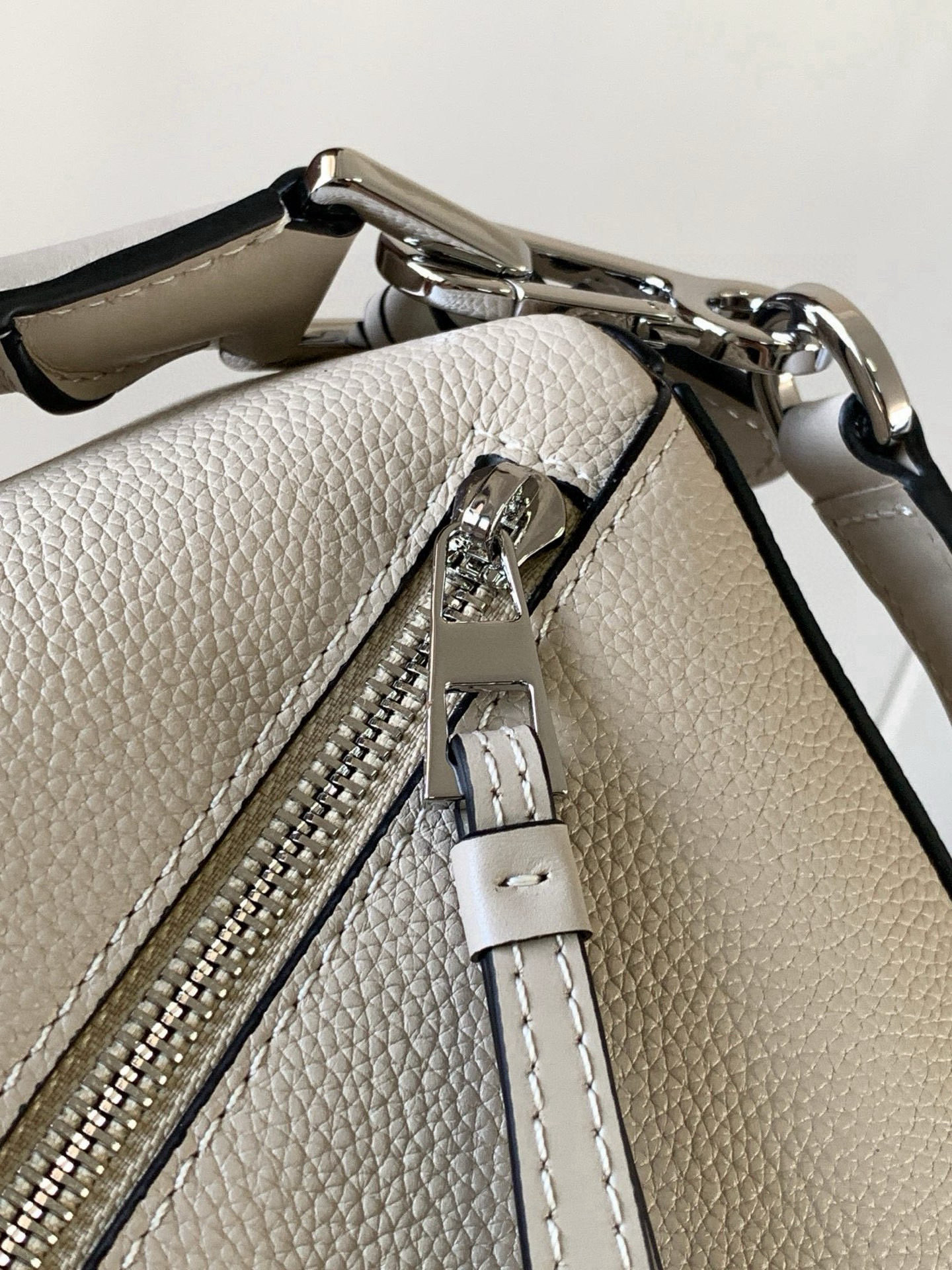 Loewe 限时特价几何包24CMPuzzle手袋