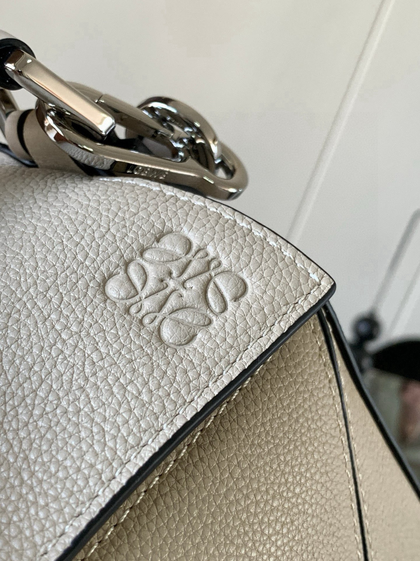Loewe 限时特价几何包24CMPuzzle手袋