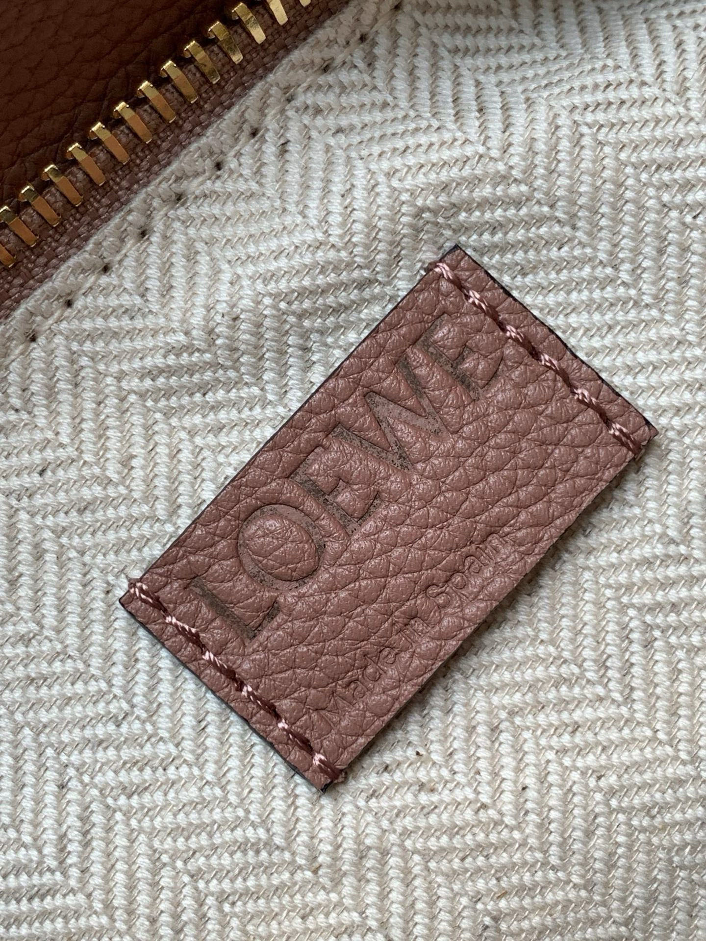 Loewe 限时特价几何包24CMPuzzle手袋