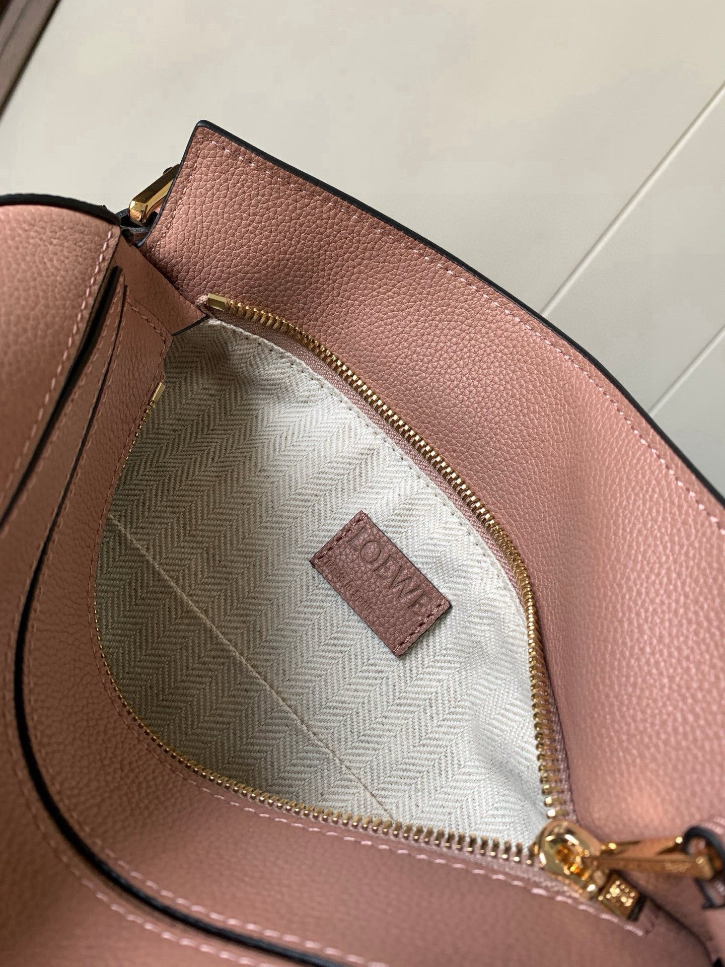 Loewe 限时特价几何包24CMPuzzle手袋