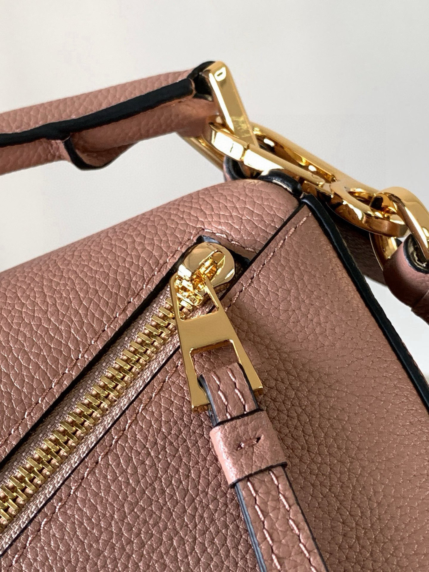 Loewe 限时特价几何包24CMPuzzle手袋