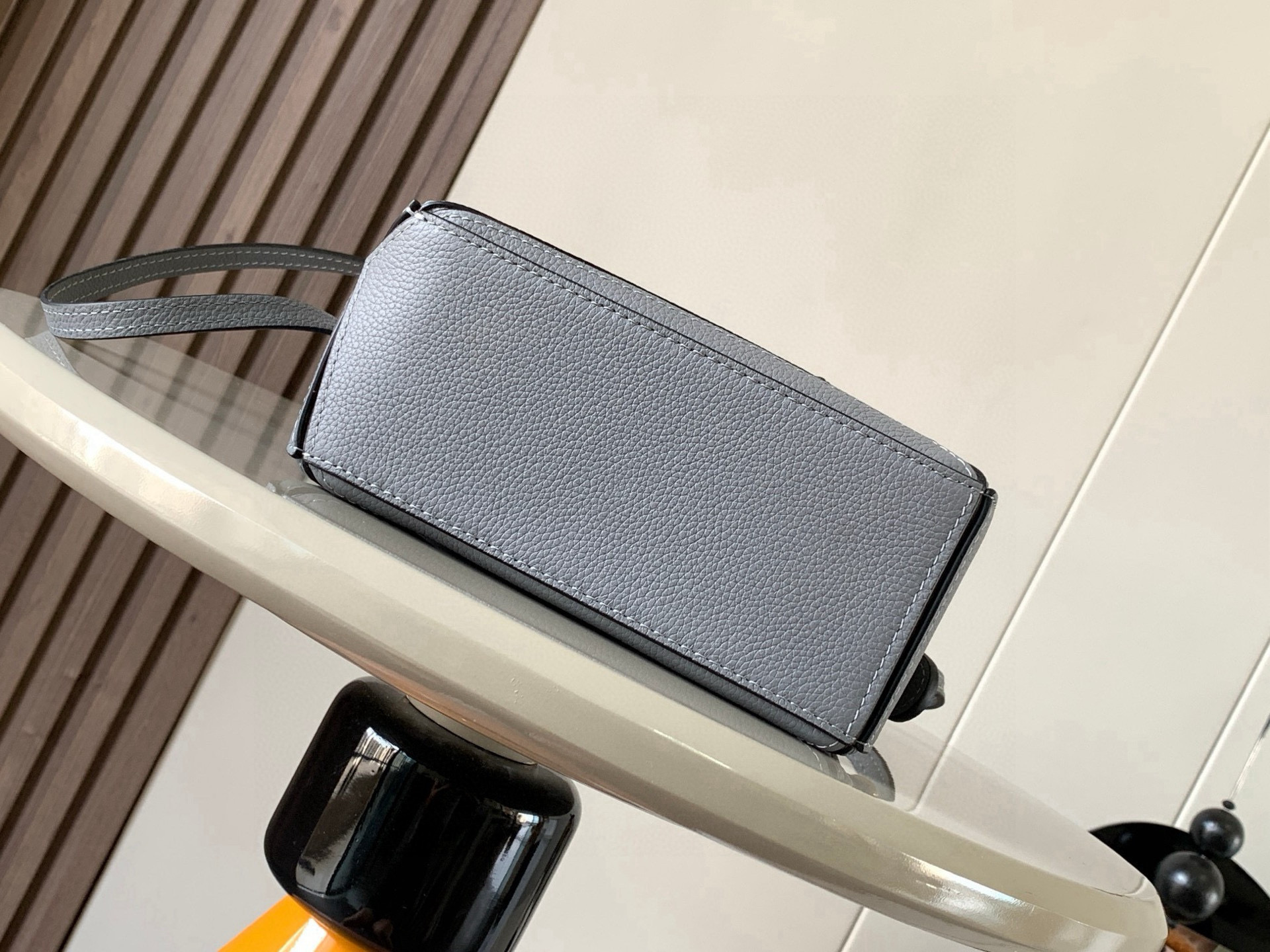 Loewe 限时特价几何包迷你18CM Puzzle手袋是创意总监乔纳森．安德森为