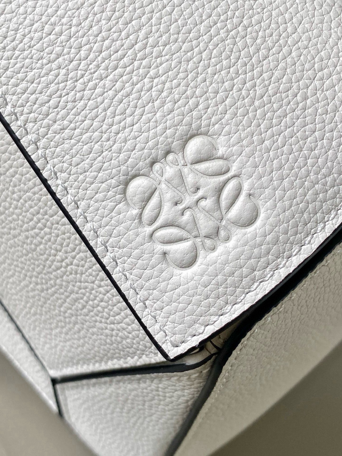 Loewe 限时特价几何包24CMPuzzle手袋