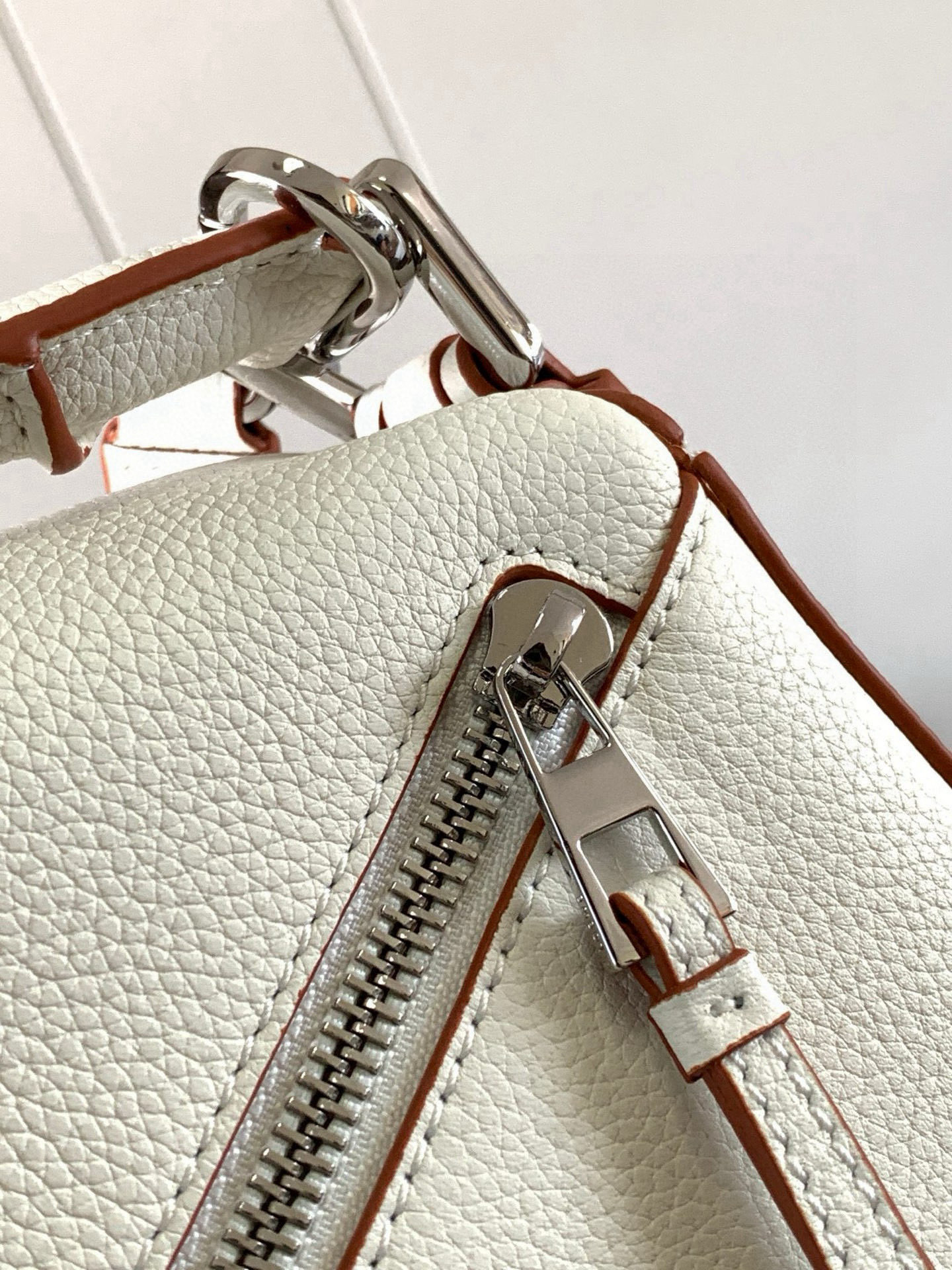 Loewe 限时特价几何包24CMPuzzle手袋