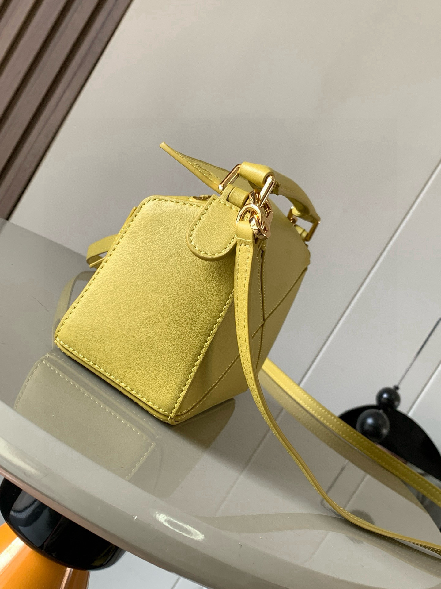 Loewe 限时特价几何包迷你18CM Puzzle手袋是创意总监乔纳森．安德森为