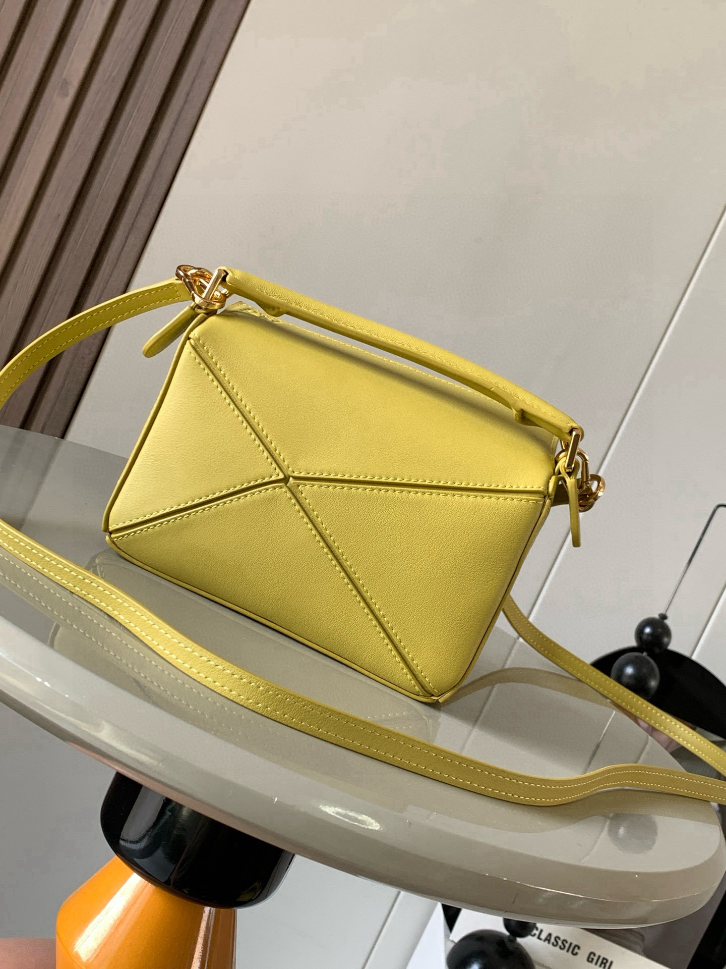 Loewe 限时特价几何包迷你18CM Puzzle手袋是创意总监乔纳森．安德森为