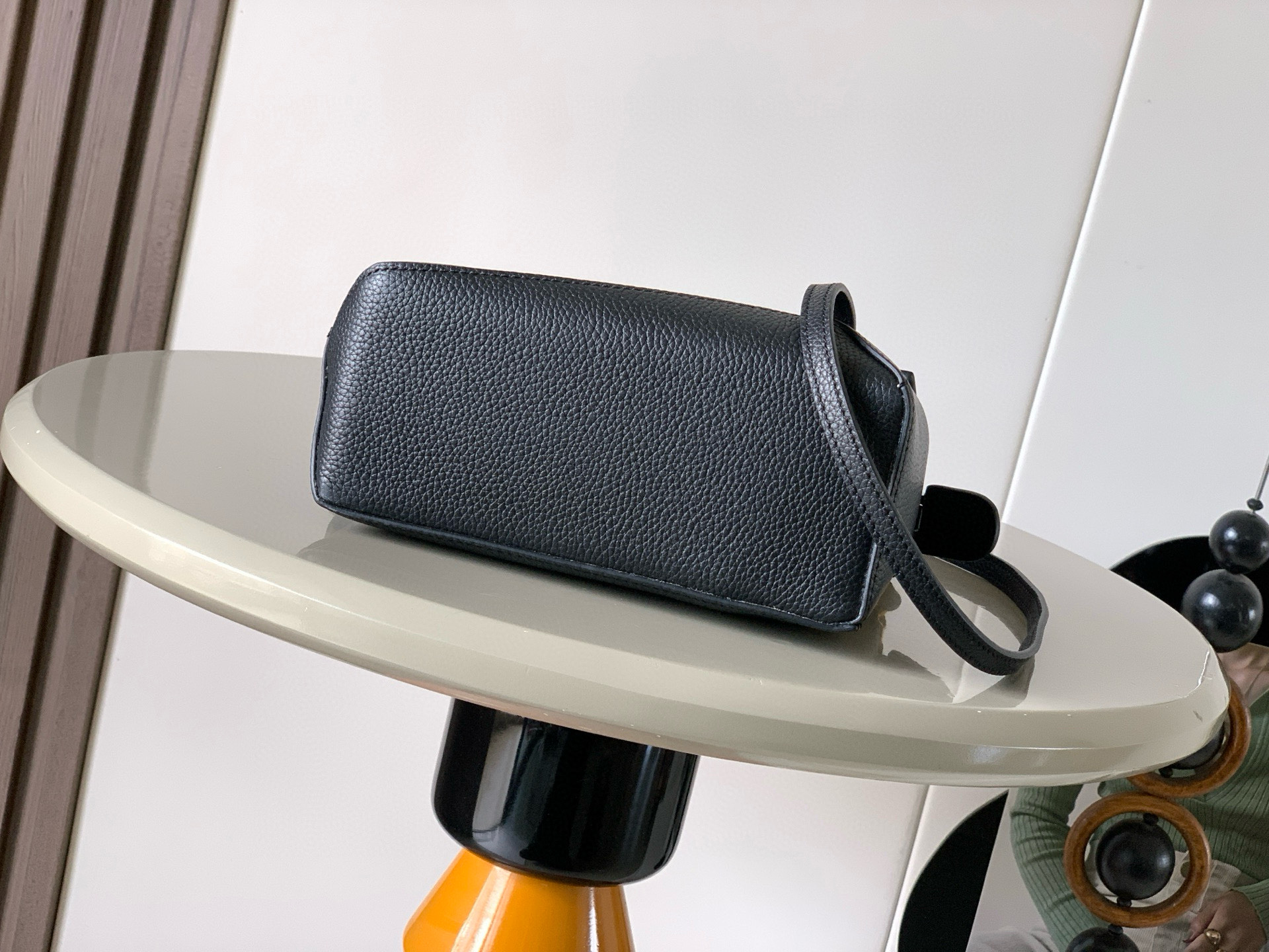Loewe 新版本几何包迷你18CM Puzzle手袋是创意总监乔纳森．安德森为