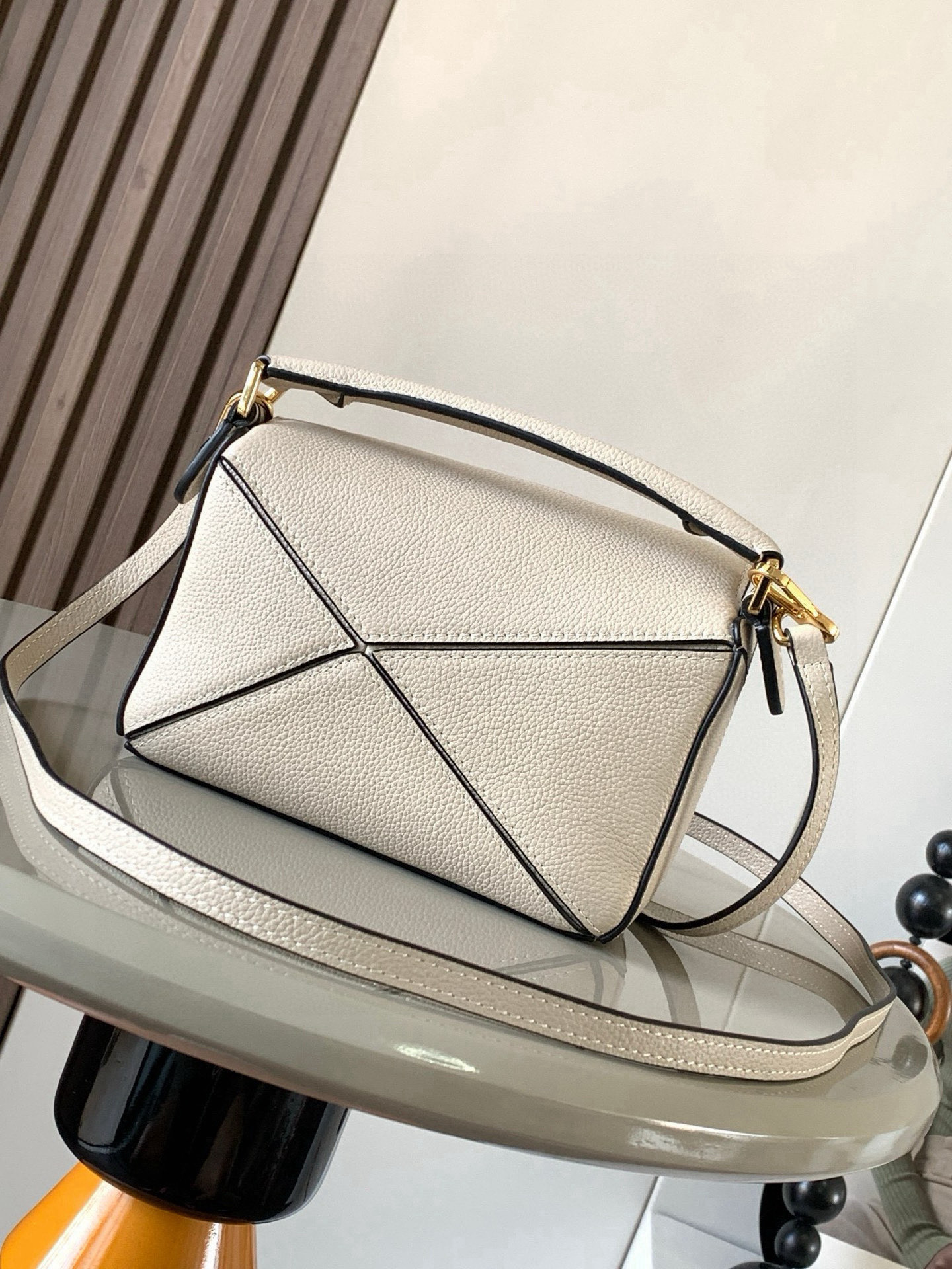 Loewe 限时特价几何包迷你18CM Puzzle手袋是创意总监乔纳森．安德森为