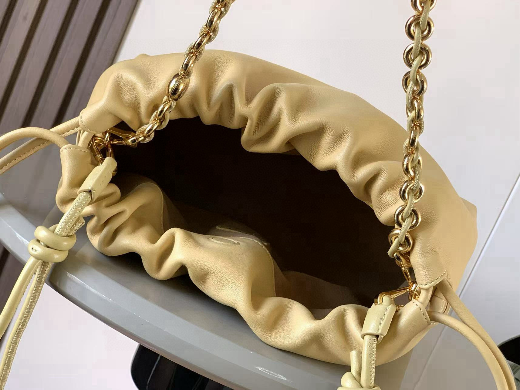 Loewe 柔软纳帕羊皮革 Flamenco