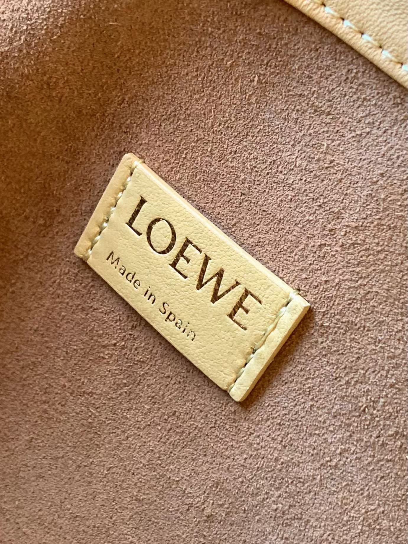 Loewe 柔软纳帕羊皮革 Flamenco