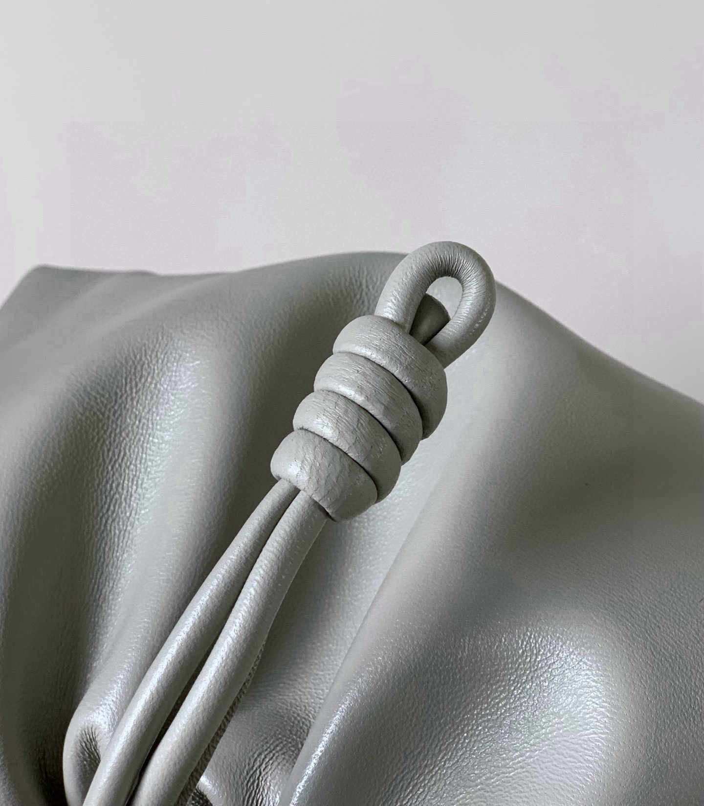 Loewe 柔软纳帕羊皮革 Flamenco