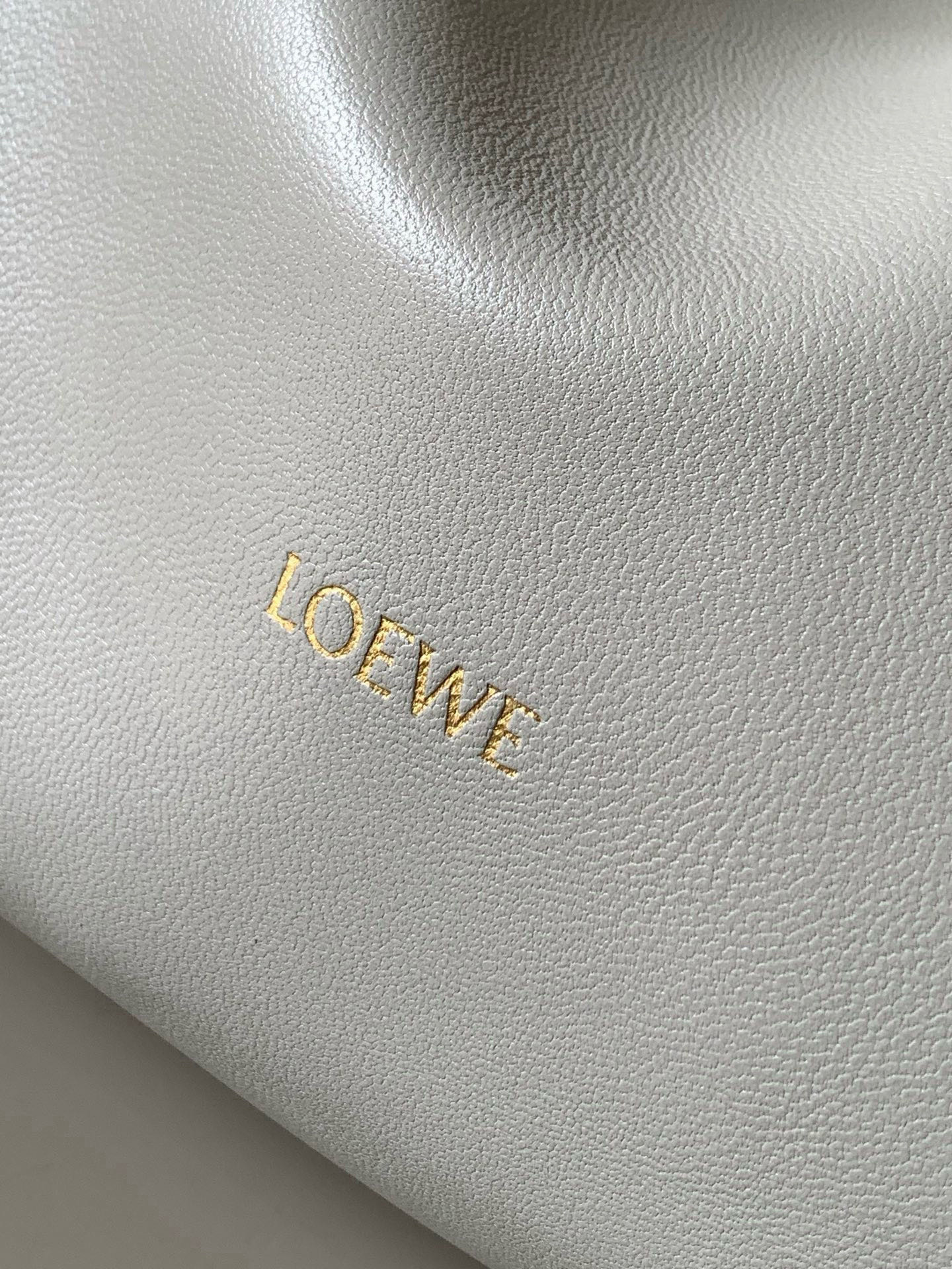 Loewe 柔软纳帕羊皮革 Flamenco