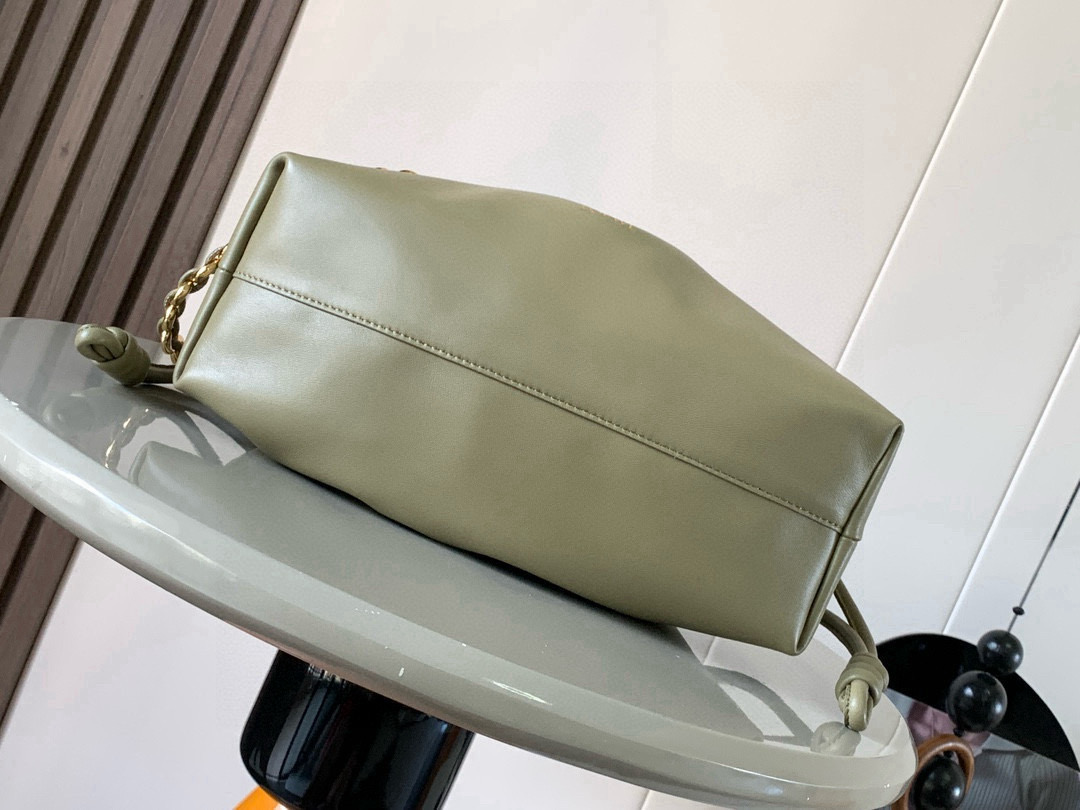 Loewe 柔软纳帕羊皮革 Flamenco