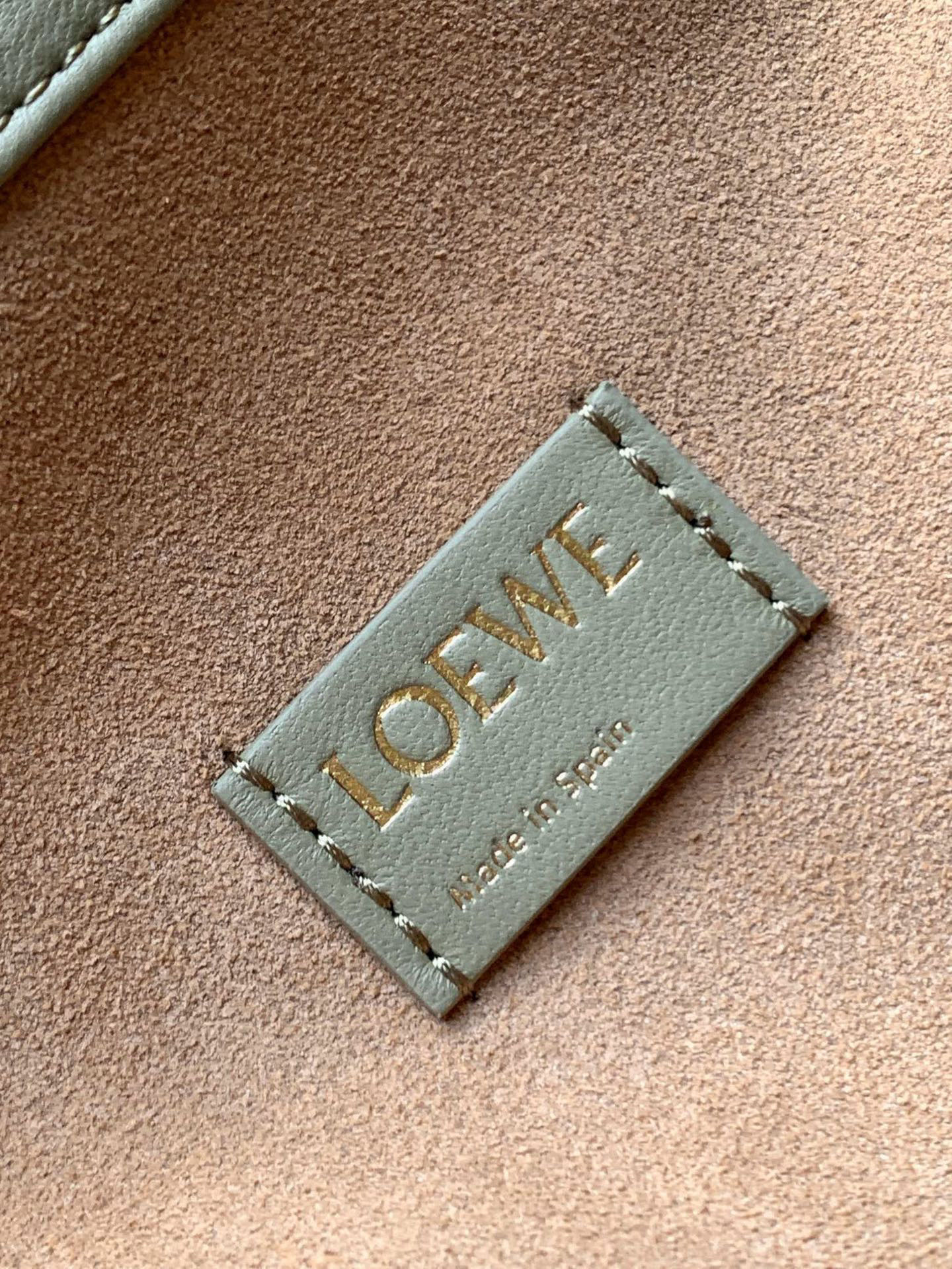 Loewe 柔软纳帕羊皮革 Flamenco