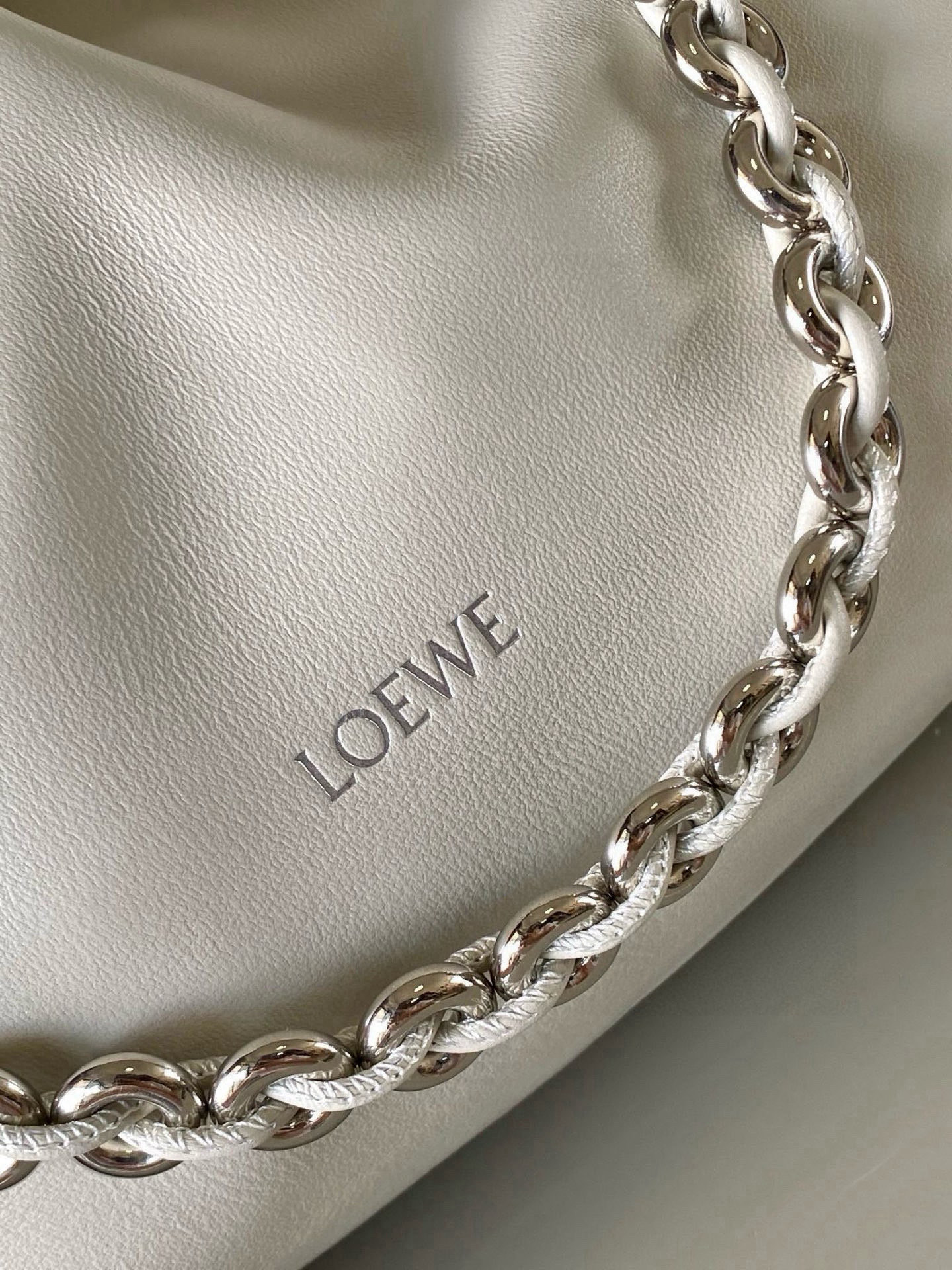 Loewe 柔软纳帕羊皮革 Flamenco