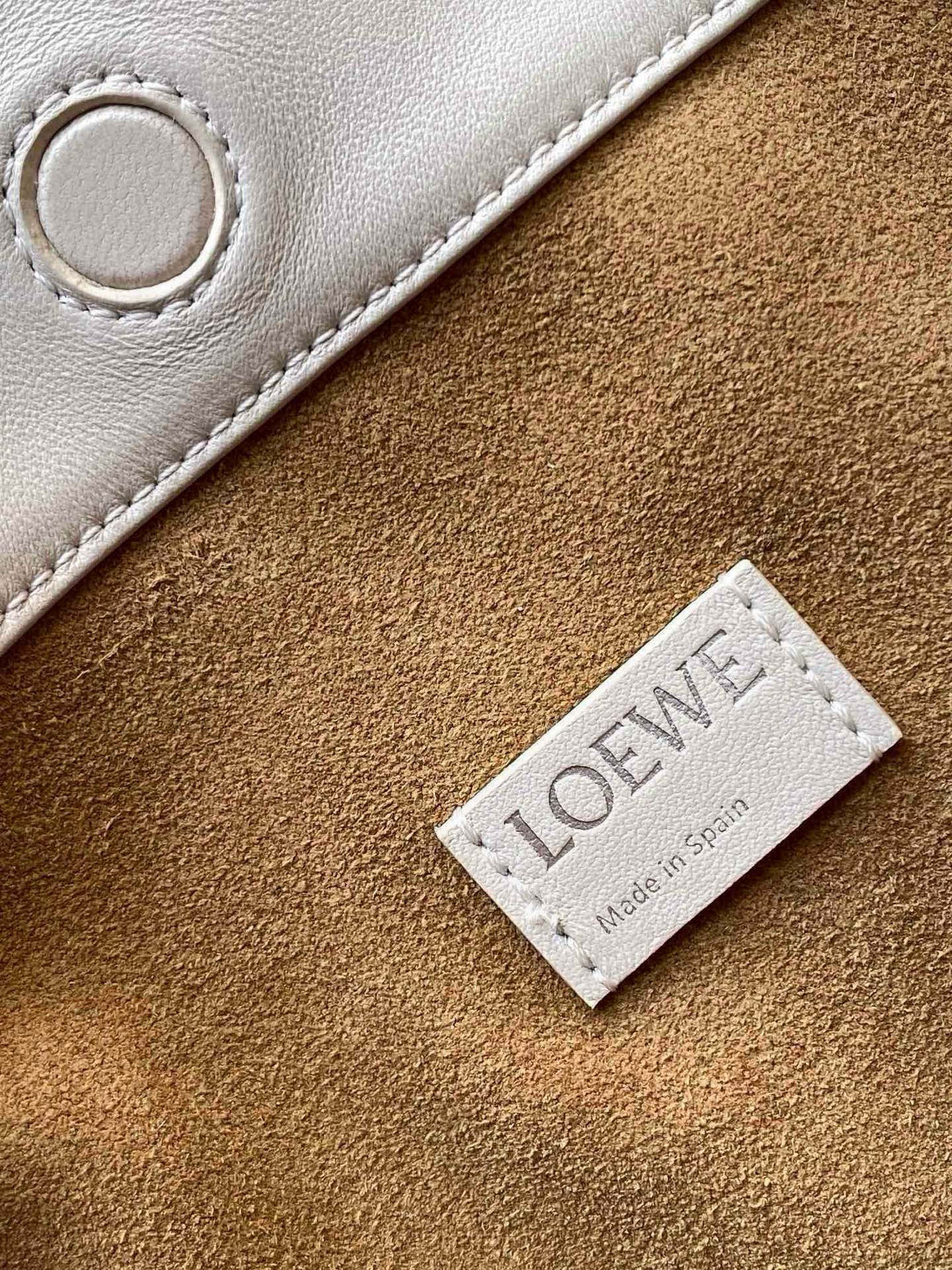 Loewe 柔软纳帕羊皮革 Flamenco