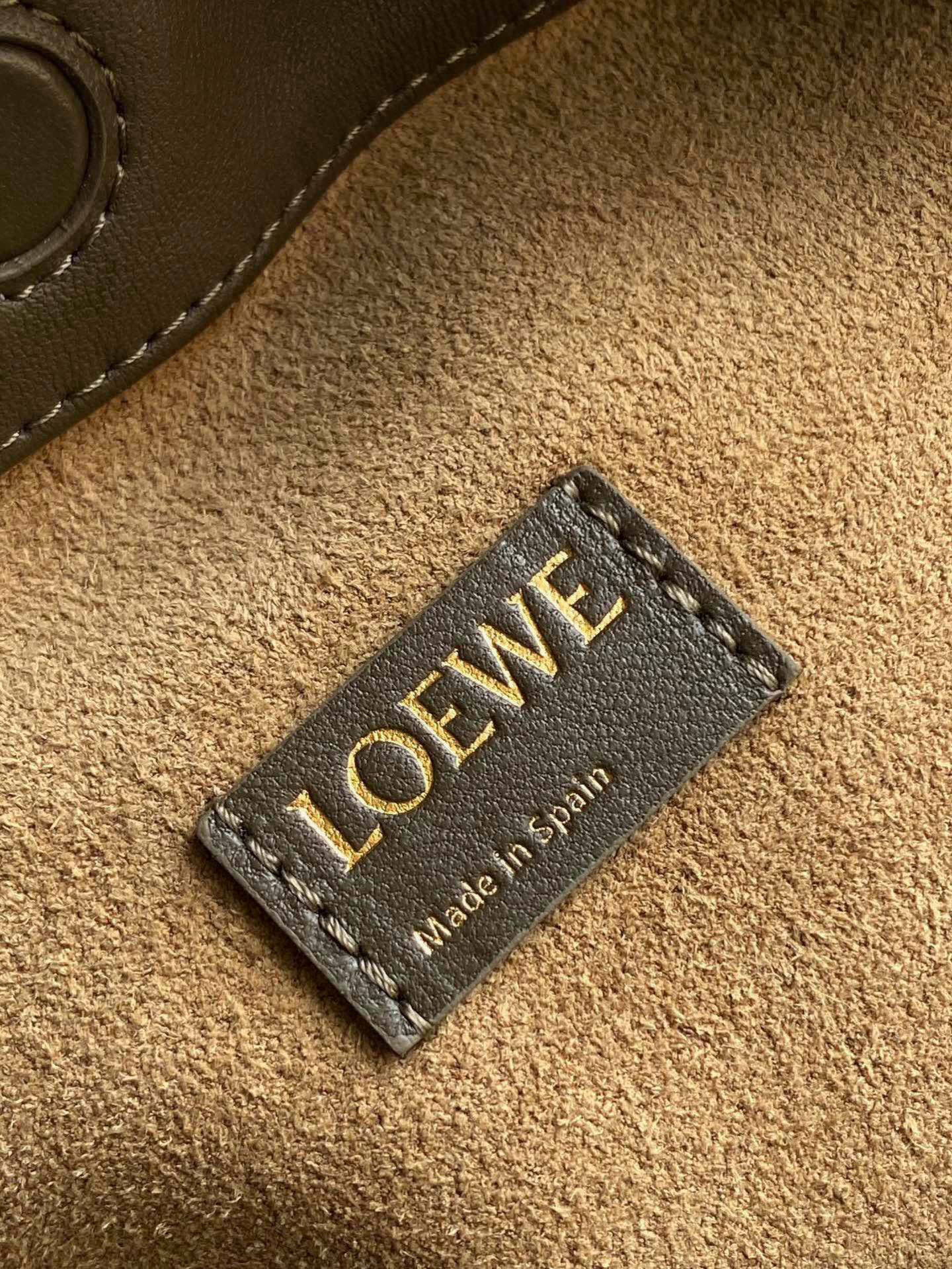Loewe 柔软纳帕羊皮革 Flamenco