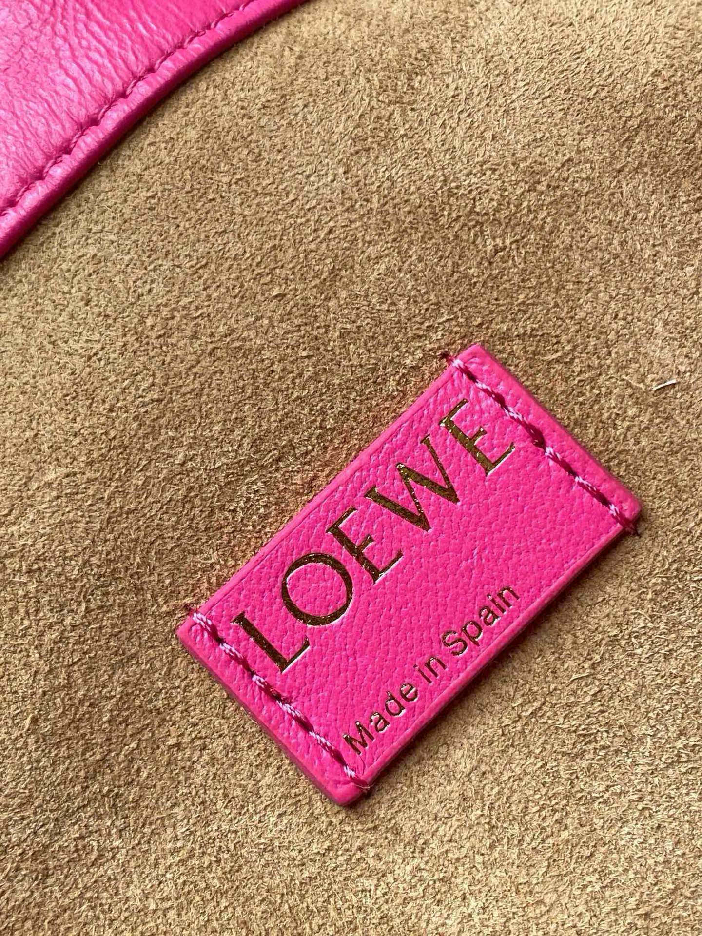 Loewe 柔软纳帕羊皮革 Flamenco
