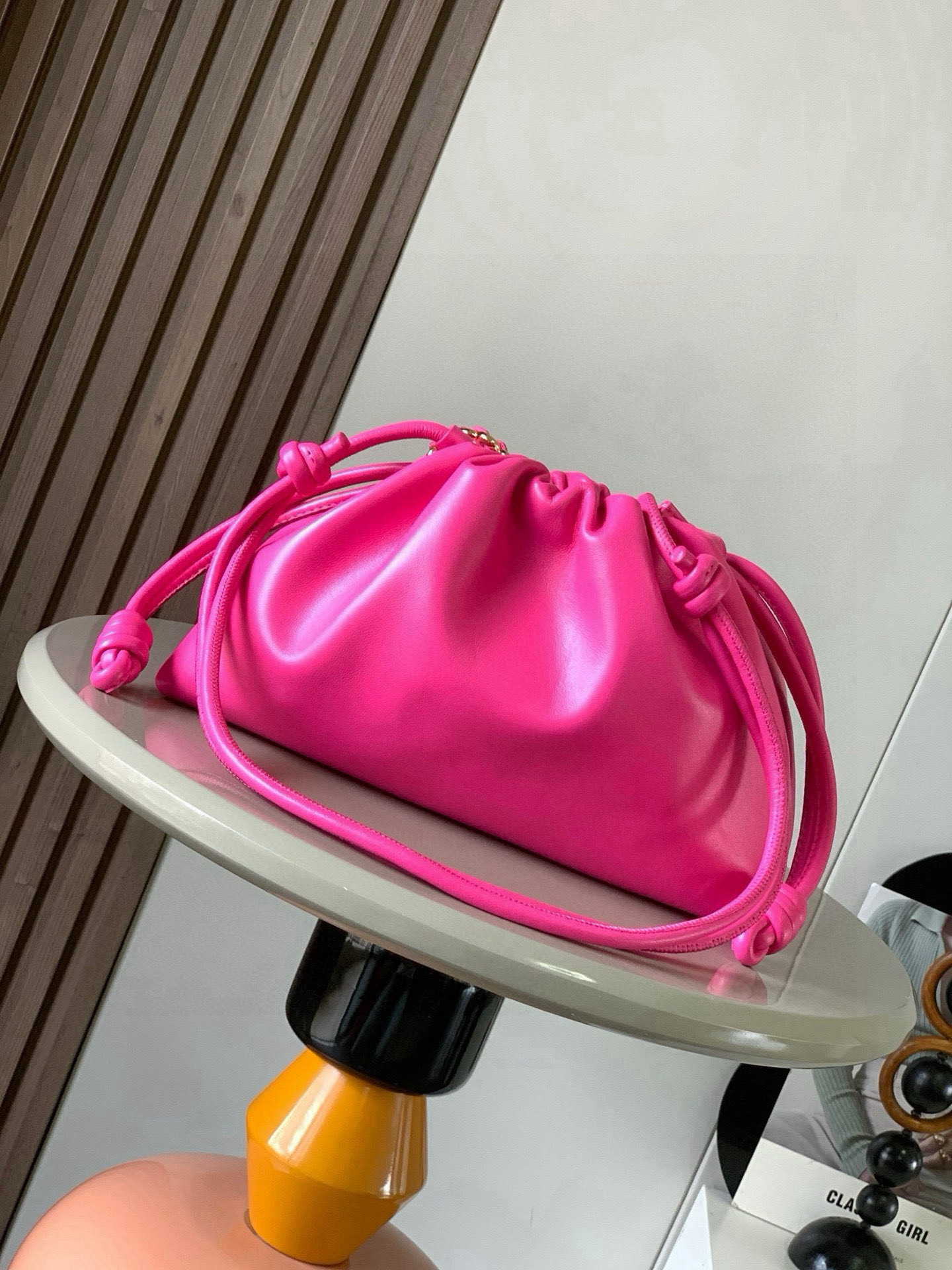 Loewe 柔软纳帕羊皮革 Flamenco