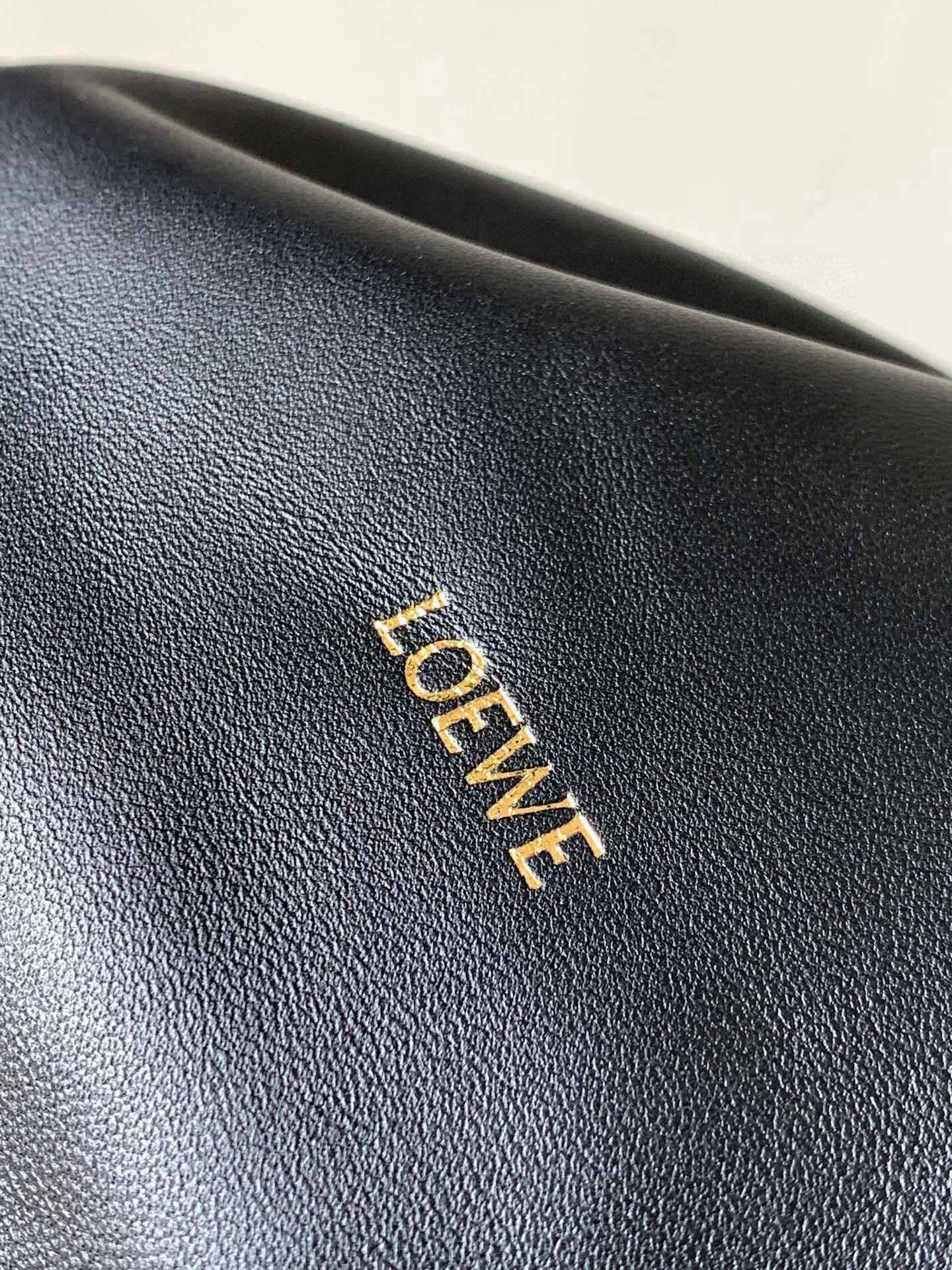 Loewe 柔软纳帕羊皮革 Flamenco