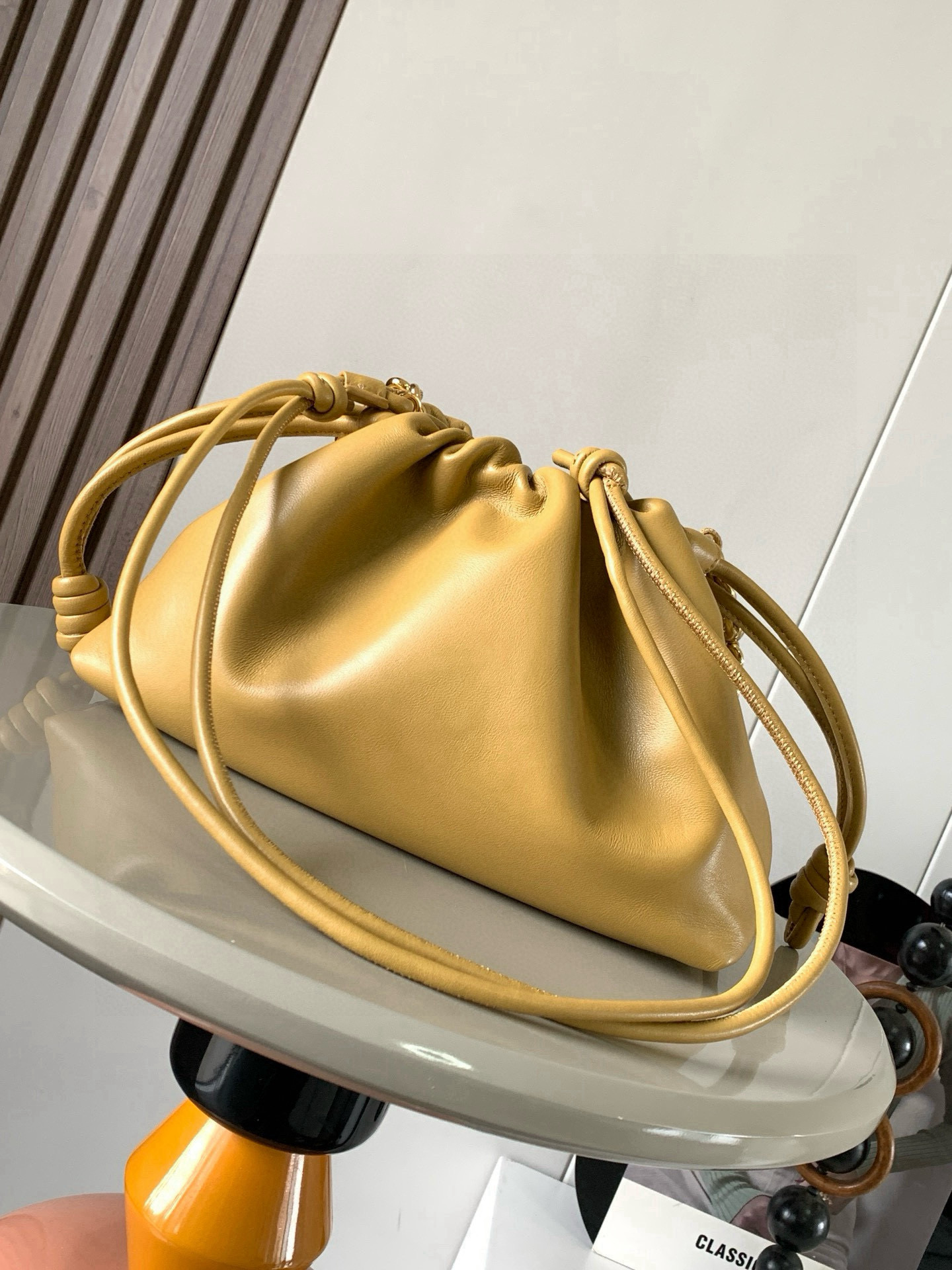 Loewe 柔软纳帕羊皮革 Flamenco