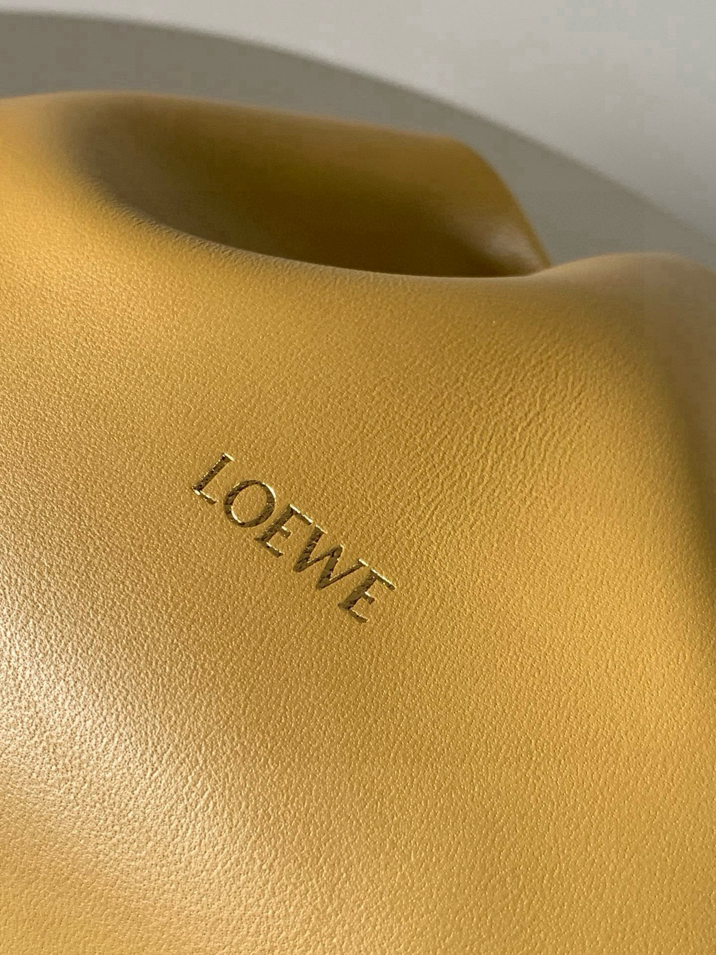 Loewe 柔软纳帕羊皮革 Flamenco