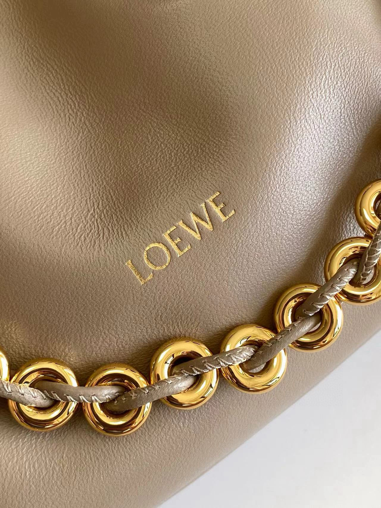Loewe 柔软纳帕羊皮革 Flamenco