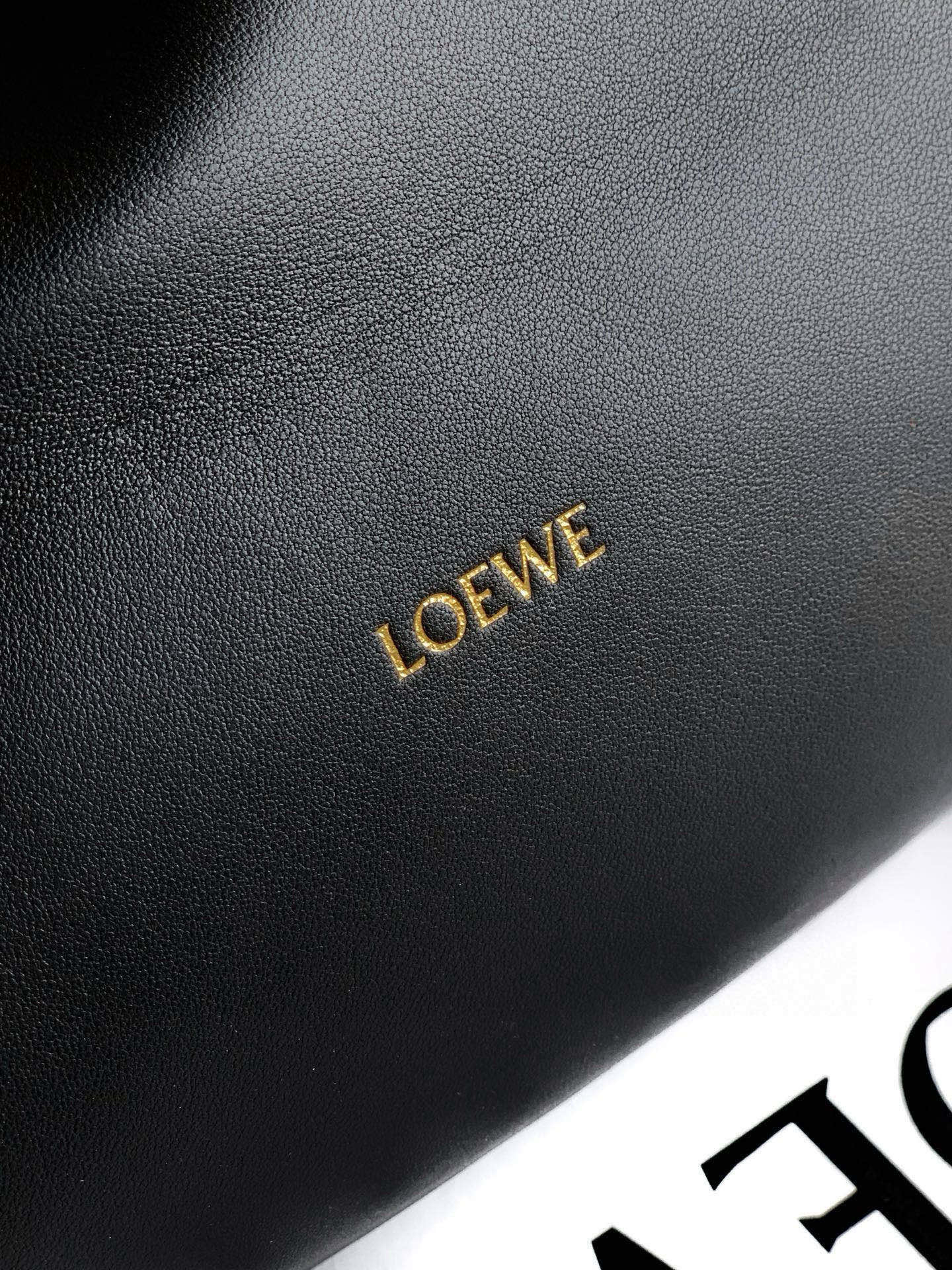 Loewe 柔软纳帕羊皮革 Flamenco