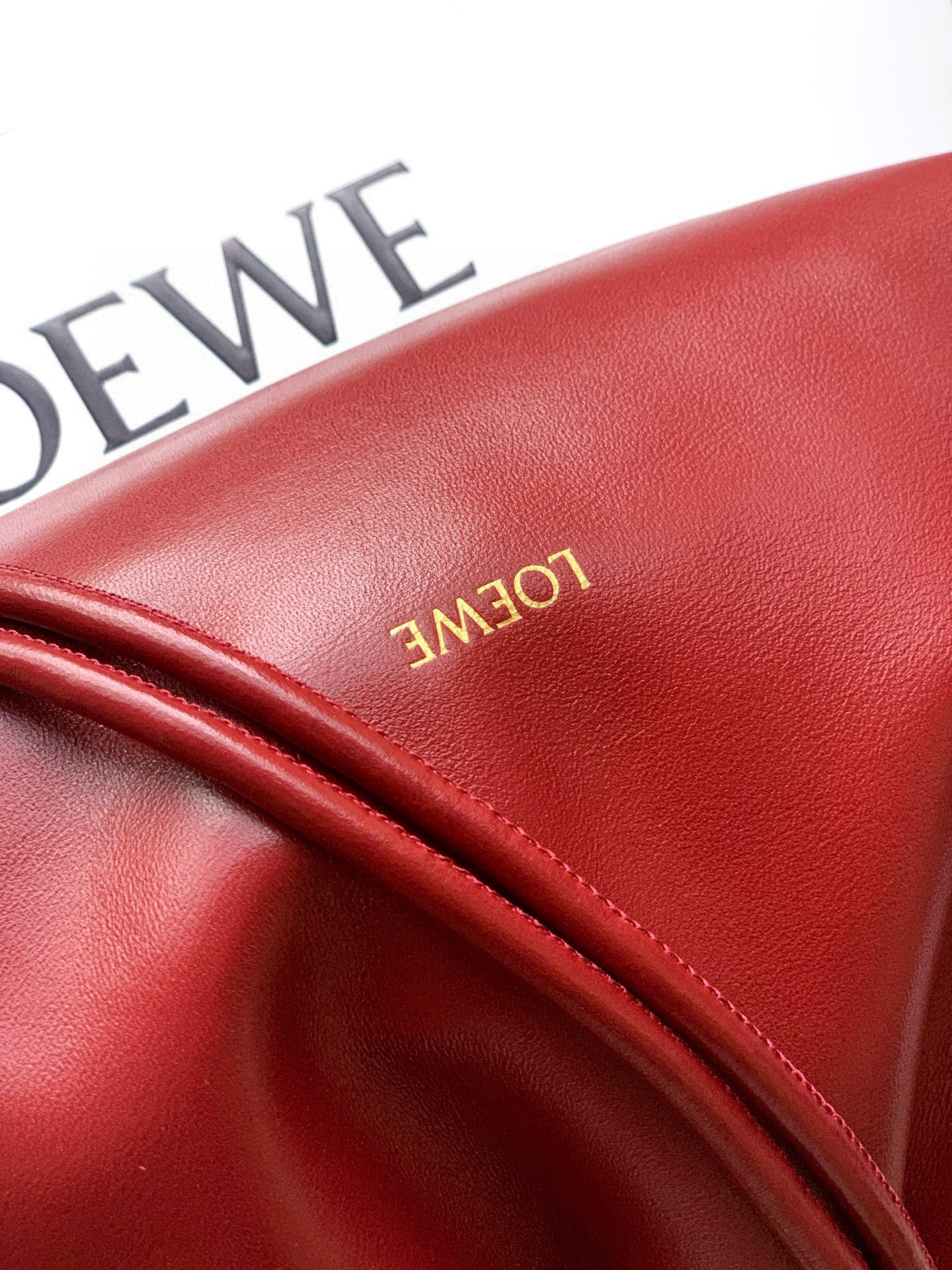 Loewe 柔软纳帕羊皮革 Flamenco