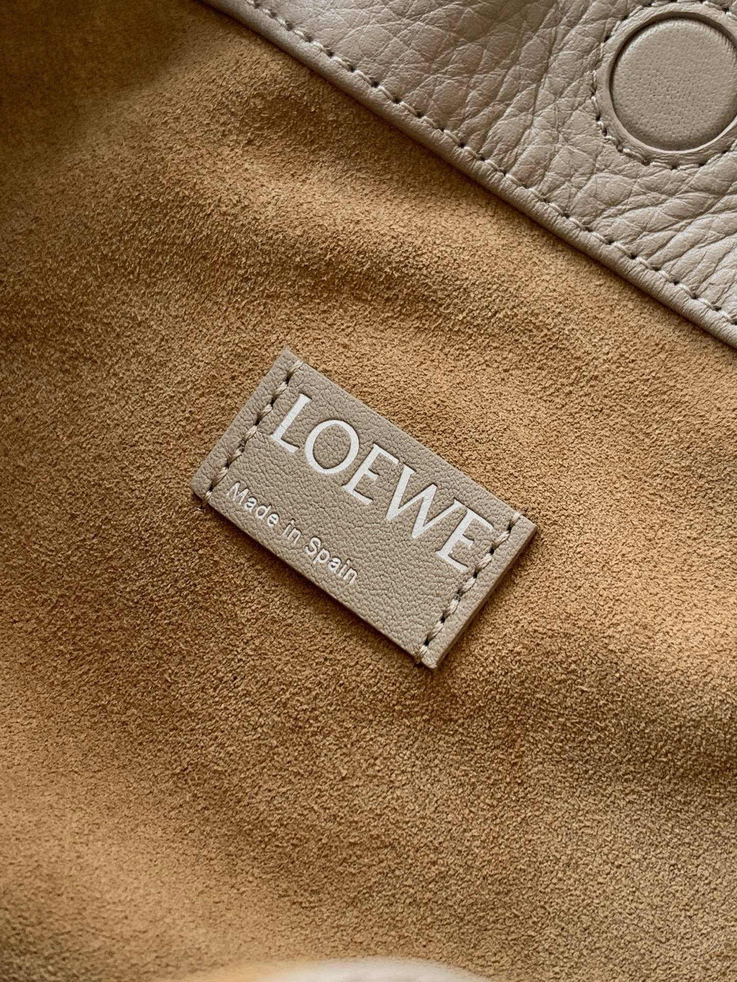 Loewe 柔软纳帕羊皮革 Flamenco
