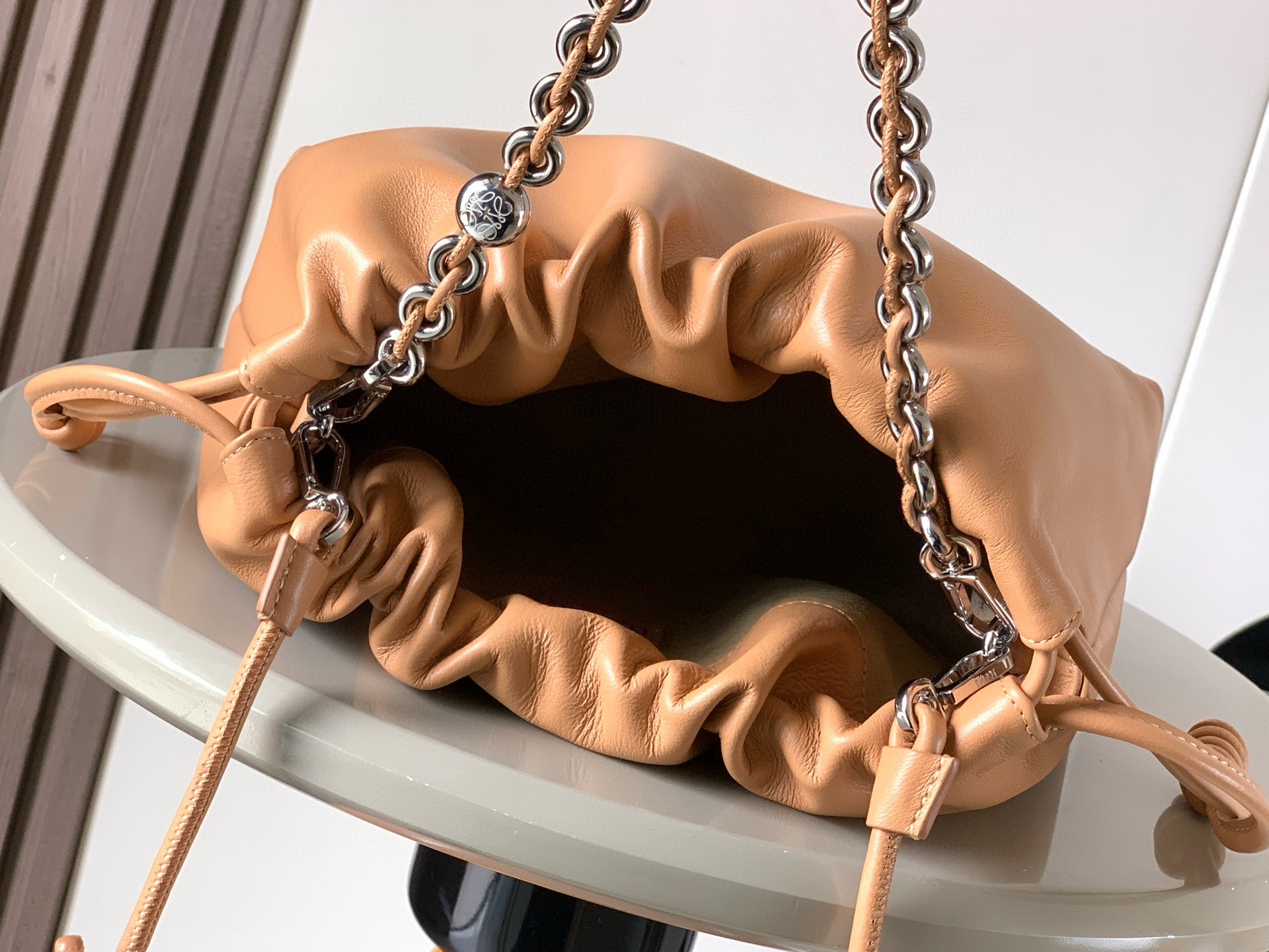 Loewe 柔软纳帕羊皮革 Flamenco
