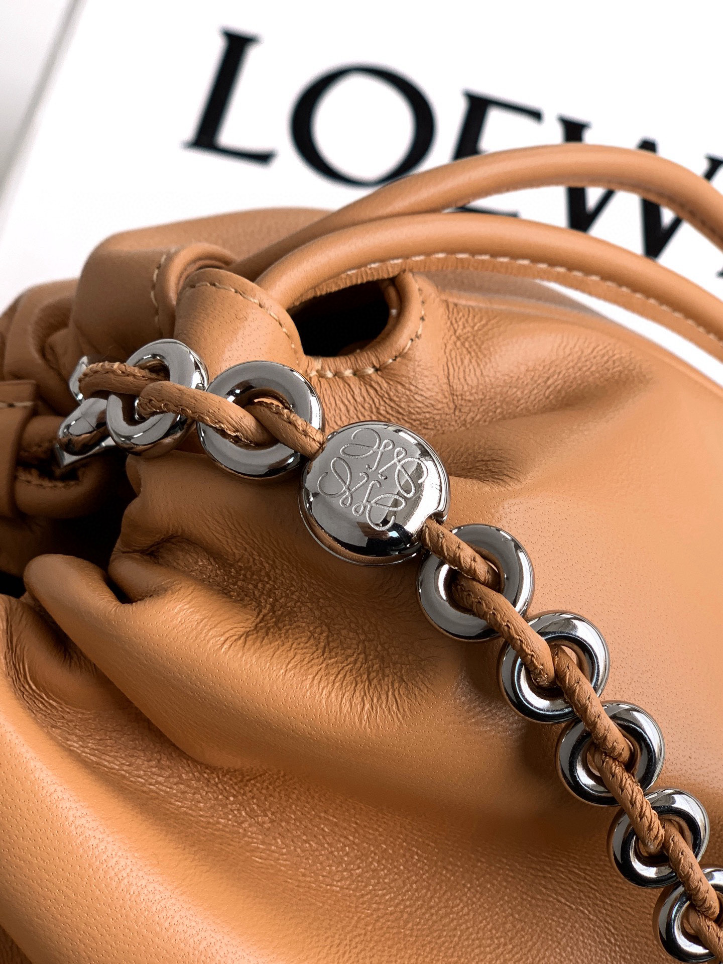 Loewe 柔软纳帕羊皮革 Flamenco