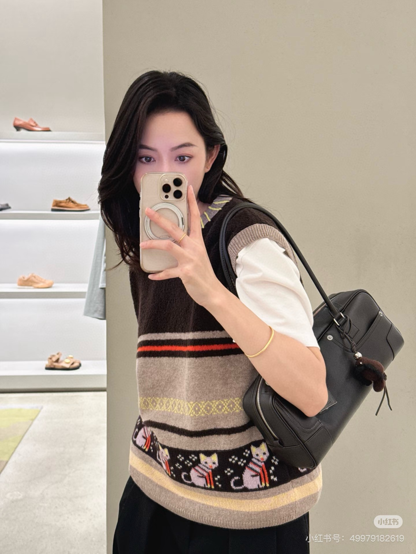 NO:854680,A different Amazona Sring 26 early spring series. The new anta Amazona 31 Croed handbag is the first bag type of the Luo family. Every season, more elements are incorporated into the bag type to pay tribute to the classics, Loewe, loewe, loewe.19860909不一样的amazona Sring 26早春系列 全新 anta Amazona 31 Croed 手袋 作为罗家第一款包型 每一季都在包型基础上融入更多元素 向经典致敬,罗意威,loewe,loewe,Bag