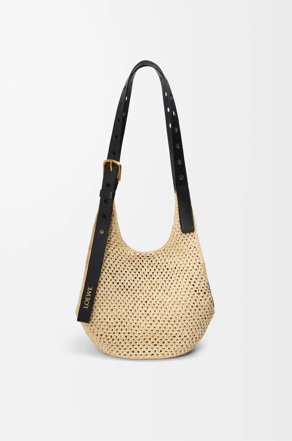 NO:854777,Small raffia and cow leather Punch Hole Hobo handbag Punch Hole Hobo combines soft hand-woven raffia body with raw leather belt handles and functional details. This bag is made in Spain using raffia palm leaves grown and hand-woven by Madagascar artisans. 'Can be worn on the shoulder or by hand *Adjustable handles *Magnetic closure *One internal cowhide leather slip pocket *L0EWE hot stamping closure Size 21CM ~ 16CM ~ 2CM  Style No. 8032 Color Black, Loewe, loewe, cowhide19860909小号拉菲草和牛皮革Punch Hole Hobo 手袋Punch Hole Hobo结合柔软手工编织拉菲草主体和毛边皮带提手以及功能性细节此手袋在西班牙使用由马达加斯加工匠种植并手工编织的拉菲草棕榈叶制成. “可肩背或手提*可调节提手*磁扣开合*一个内部牛皮革插袋*L0EWE 烫金收 尺寸21CM～16CM～2CM 款号8032 颜色黑色,罗意威,loewe,cowhide,Bag