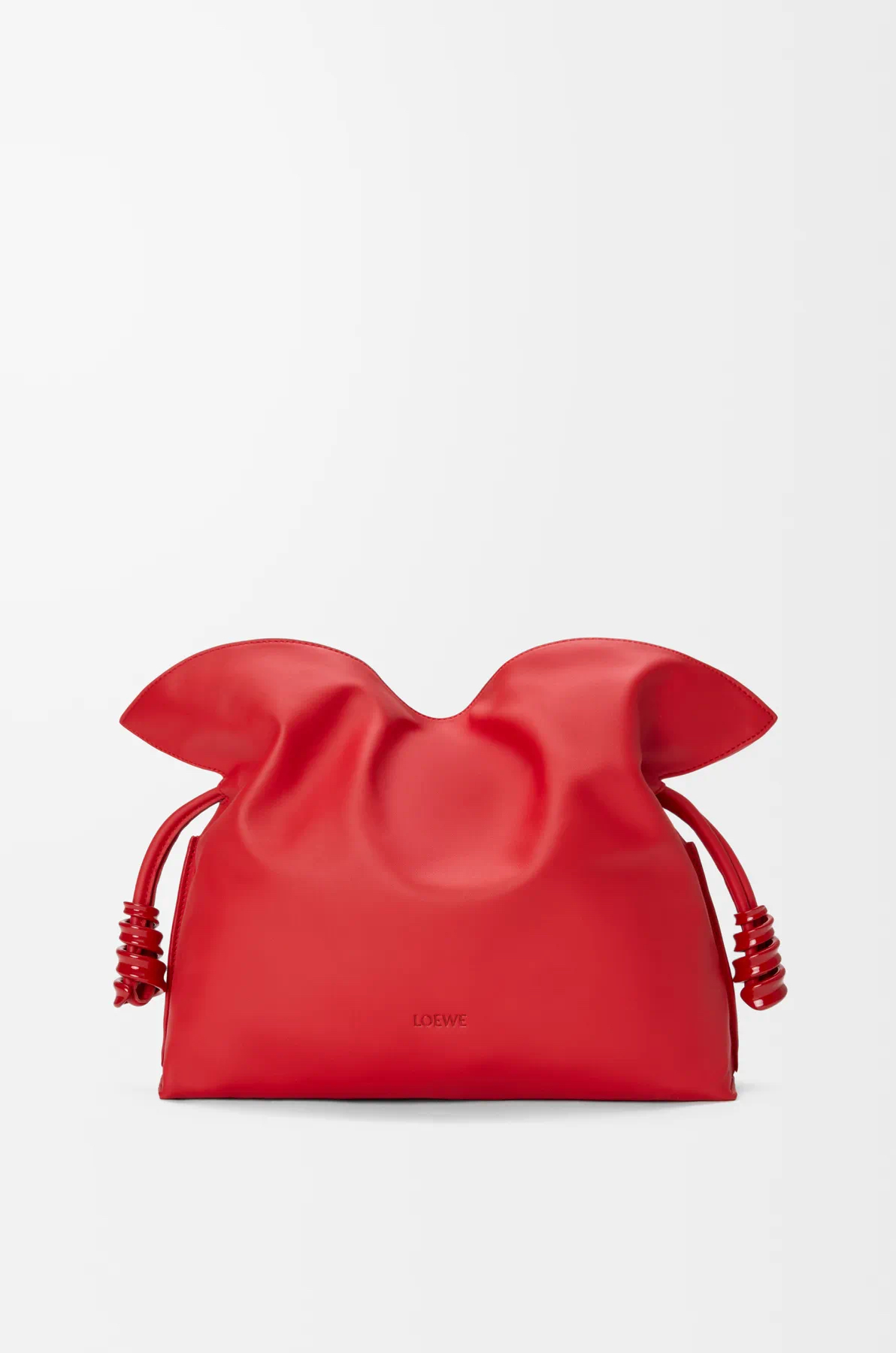 NO:895209,New medium Coil Flamenco clutch in nappa cow leather Star's same Flamenco clutch is made from soft material for a languid style Drawstring design decorated with the brand's classic gold finish coil decoration This medium version is made of nappa cow leather with an oversized ruffle on the top * Can be worn on the shoulder, cross-body or handbag * Detachable and adjustable shoulder strap * Magnetic closure * Suede lining * L0EWE hot stamping  Size 30CM～24.5CM～10.5CM Style number 9179 Color red, Loewe, loewe, handbag, cowhide19860909新款中号纳帕牛皮革 Coil Flamenco 手拿包明星同款Flamenco手拿包以柔软材质造就慵懒风格抽绳设计饰有品牌经典的金色饰面线圈装饰此中号版本采用纳帕牛皮革制成顶部饰有超大荷叶边*可肩背、斜挎或手提*可拆卸可调节肩带*磁扣开合*绒面革衬里 *L0EWE 烫金 尺寸30CM～24.5CM～10.5CM 款号9179 颜色红色,罗意威,loewe,handbag,cowhide,Bag