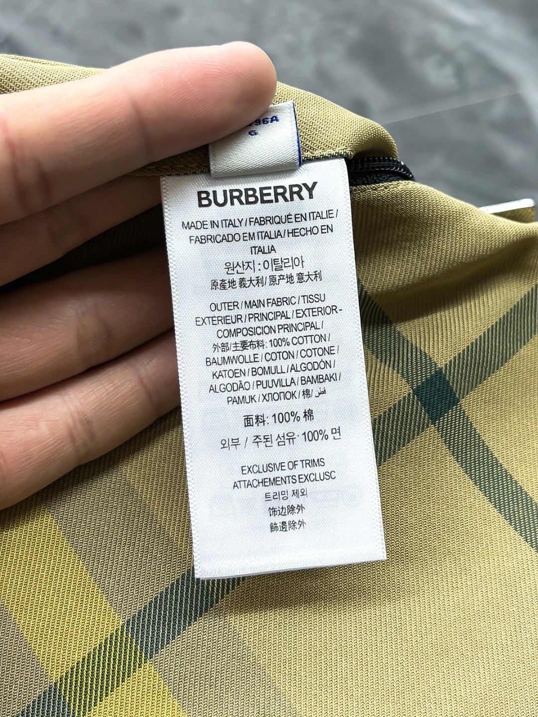 。巴宝莉 双面穿 BU# 25春夏 男装高端梭织/风衣 系列外套
高端精品系列,男女同款,贸易公司渠