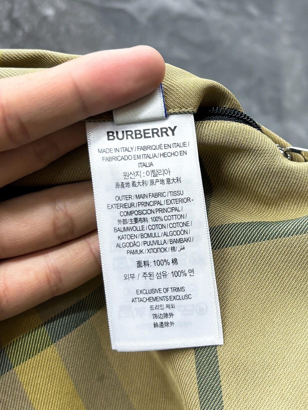 。巴宝莉 双面穿 BU# 25春夏 男装高端梭织/风衣 系列外套
高端精品系列,男女同款,贸易公司渠