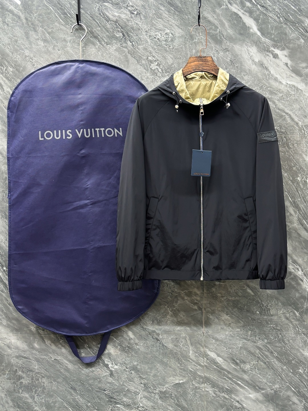 。LV# 25春夏 双面穿 男装高端梭织/风衣 系列外套
高端精品系列,男女同款,贸易公司渠道订单,