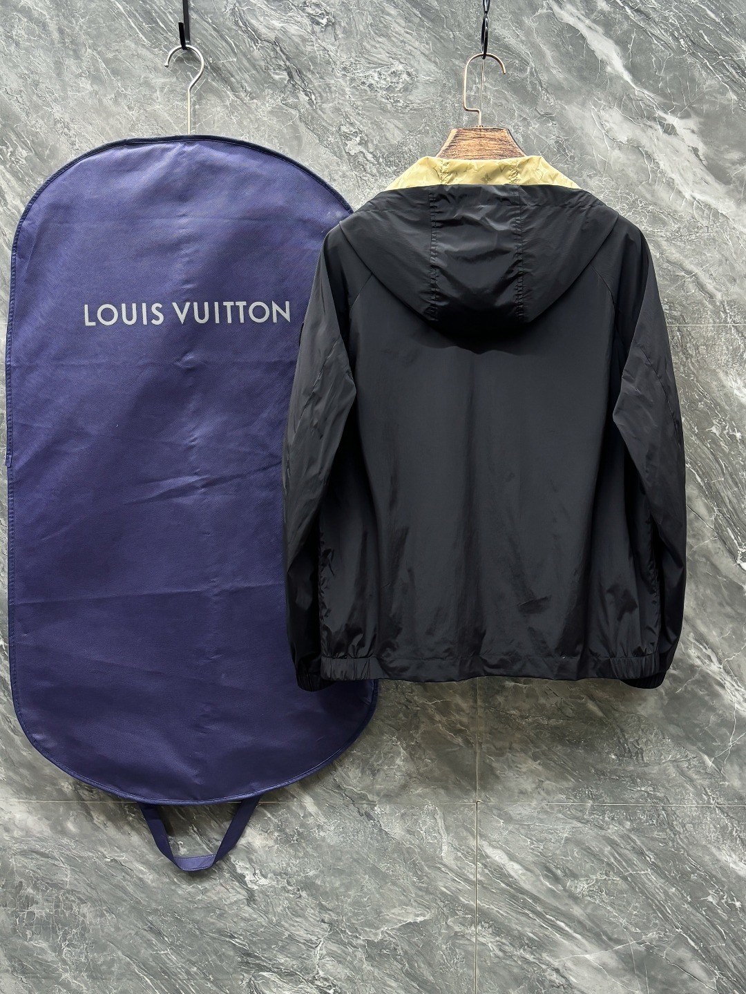 。LV# 25春夏 双面穿 男装高端梭织/风衣 系列外套
高端精品系列,男女同款,贸易公司渠道订单,