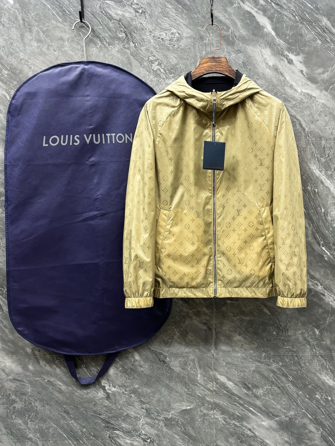 。LV# 25春夏 双面穿 男装高端梭织/风衣 系列外套
高端精品系列,男女同款,贸易公司渠道订单,