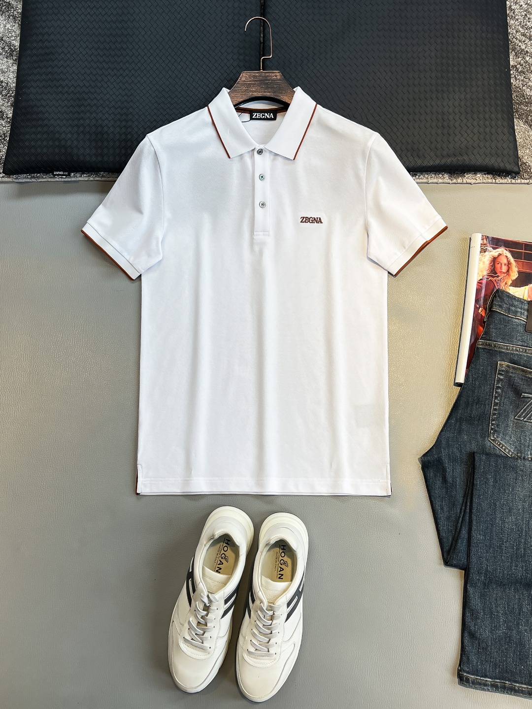 NO:432602,ZEG# 2025 spring and summer new first-time counter latest POLO shirt, high-end customization, avant-garde and fashionable design!  Brand logo heavy craft design, high-end customized 230g fabric, soft feel, comfortable to wear, exquisite counter-level car line, fine workmanship, invincible and handsome upper body effect!  A must-have item for handsome men!  Color black. White. Code M-3XL, alexander wang19860909ZEG# 2025春夏新款首发专柜最新POLO衫 高端订制 设计前卫时尚！品牌logo重工艺设计 高端定制230克面料.手感柔软.穿着舒适.专柜级别精致车线.做工精细.上身效果无敌帅气！型男必备单品！颜色黑色.白色.码数M-3XL,,alexander wang,Men's clothing