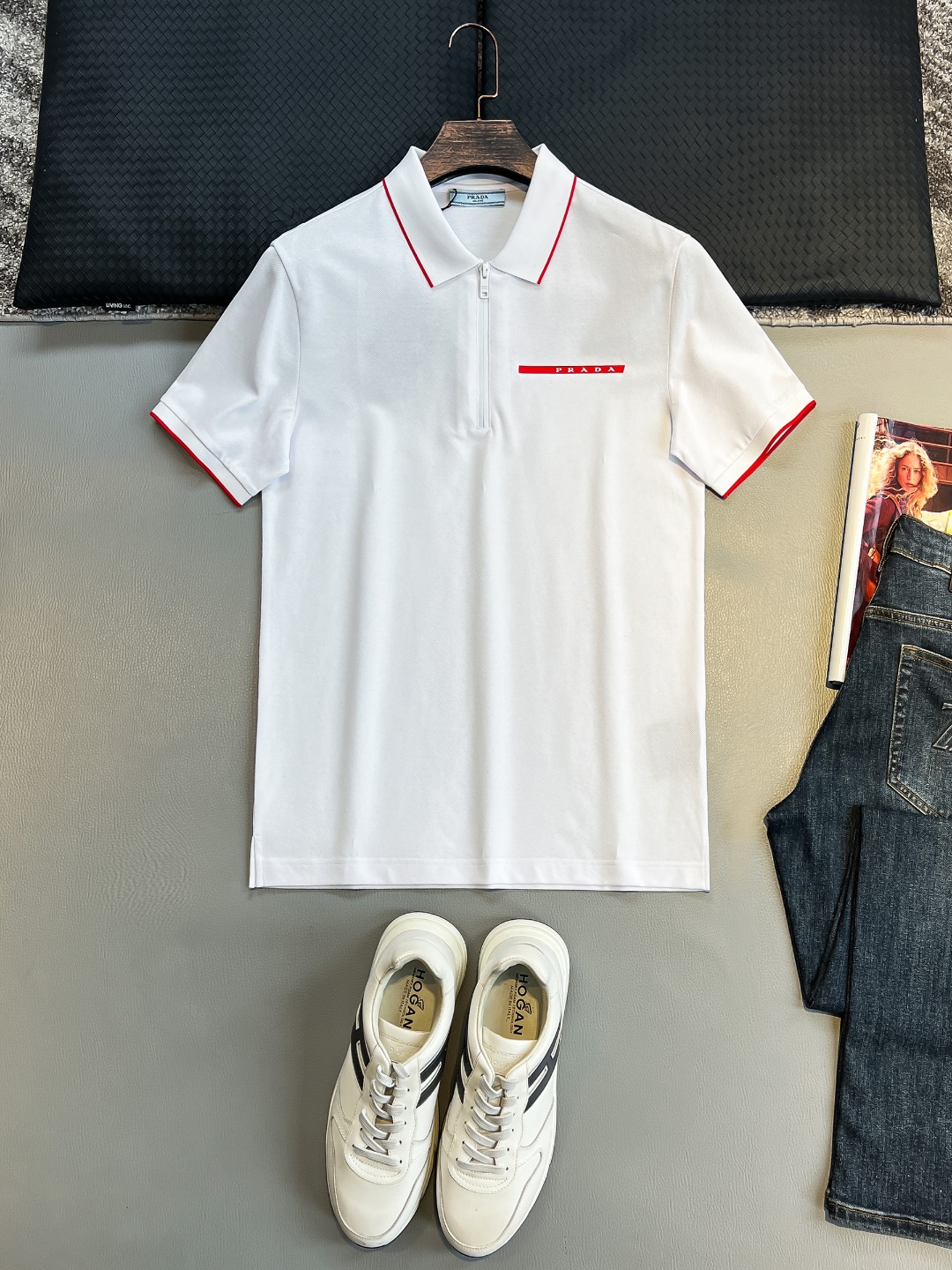 NO:432610,PD# 2025 spring and summer new first-time counter latest POLO shirt, high-end customization, avant-garde and fashionable design!  Brand logo heavy craft design, high-end customized 230g fabric, soft feel, comfortable to wear, exquisite counter-level car line, fine workmanship, invincible and handsome upper body effect!  A must-have item for handsome men!  Color black. White. Code M-3XL, alexander wang19860909PD# 2025春夏新款首发专柜最新POLO衫 高端订制 设计前卫时尚！品牌logo重工艺设计 高端定制230克面料.手感柔软.穿着舒适.专柜级别精致车线.做工精细.上身效果无敌帅气！型男必备单品！颜色黑色.白色.码数M-3XL,,alexander wang,Men's clothing