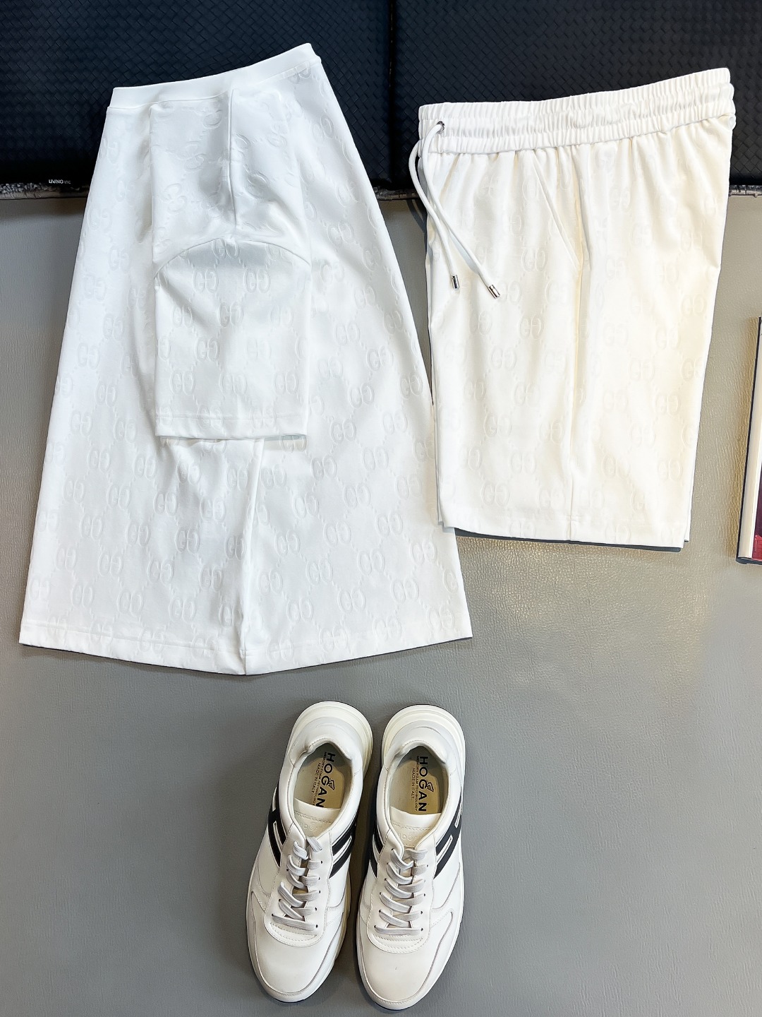 NO:453229,/Set Guchi 25/ss Spring and Summer New Cotton Set Perfect Jacquard Logo Top Hardware + Top Fabric Customization (One Set Not Disassembled) Standard Style Black White Two Colors Men and Women Same Model Number M L XL XXL XXXL XXXL,,alexander wang19860909/套 古奇 25/ss春夏新款棉质套装 完美提花标识 顶级五金+顶级面料定制（一套不拆） 标准版型 黑 白 两色 男女同款 码数M L XL XXL XXXL,,alexander wang,Men's clothing