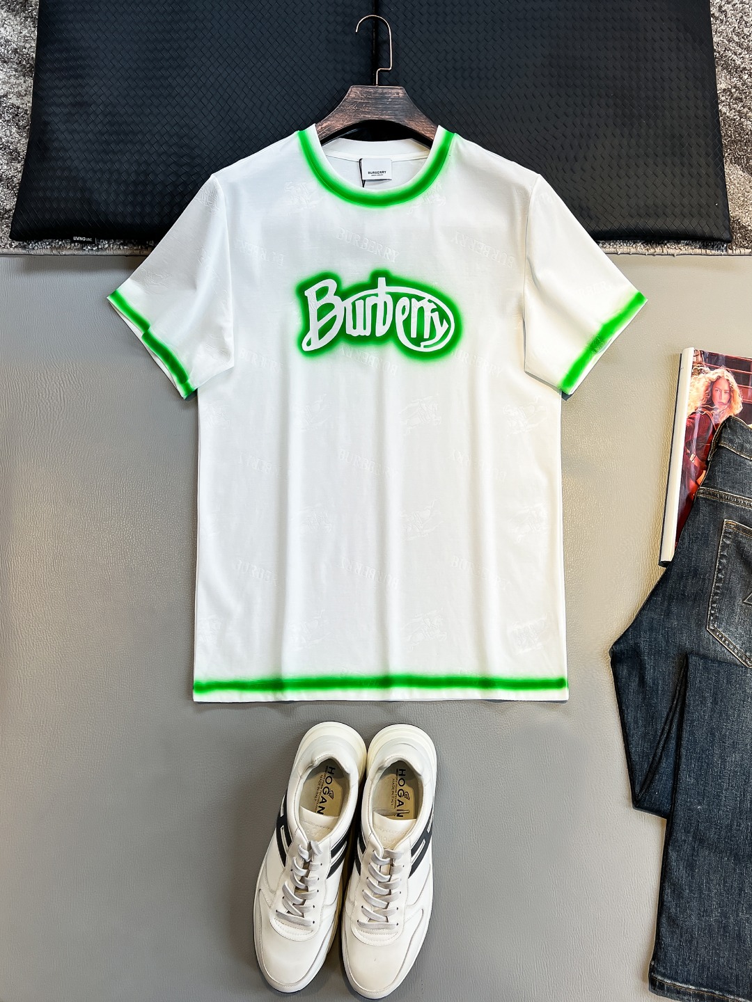 NO:472396,BU# 2025 spring and summer new style first-time counter latest short-sleeved round-neck T-shirt, high-end customization, avant-garde and fashionable design!  Brand logo heavy craft design, high-end customized 230g fabric, soft feel, comfortable to wear, exquisite counter-level car line, fine workmanship, invincible and handsome upper body effect!  A must-have item for handsome men!  Color black. White. Apricot. S-2XL, T-shirt,tees, t-shirt,alexander wang19860909BU# 2025春夏新款首发专柜最新款短袖圆领T恤 高端订制 设计前卫时尚！品牌logo重工艺设计 高端定制230克面料.手感柔软.穿着舒适.专柜级别精致车线.做工精细.上身效果无敌帅气！型男必备单品！颜色黑色.白色.杏色.码数S-2XL,,T-shirt,tees，t-shirt,alexander wang,Men's clothing